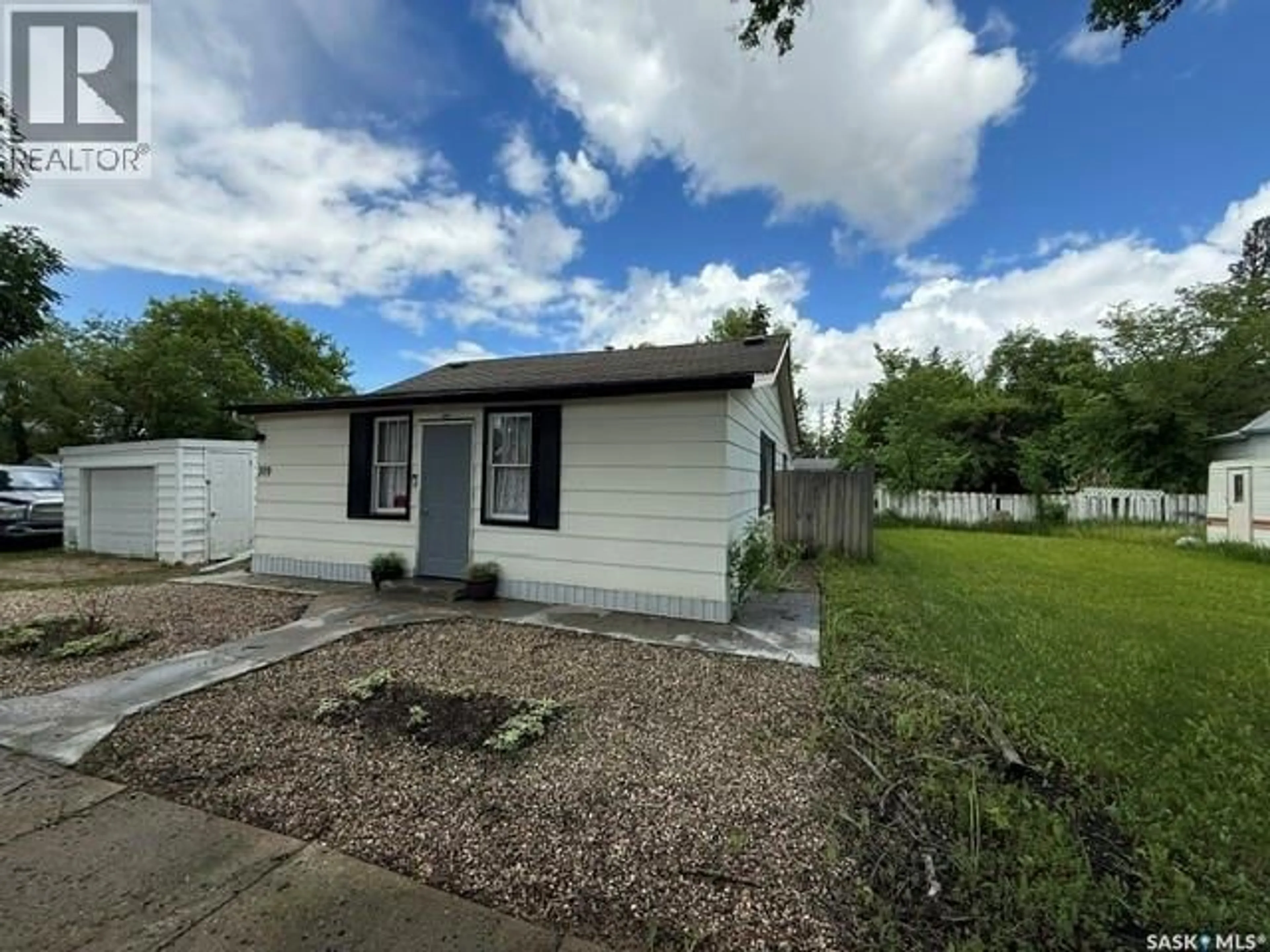 A pic from outside/outdoor area/front of a property/back of a property/a pic from drone, street for 309 & 319 ALBERTA STREET, Kamsack Saskatchewan S0A1S0