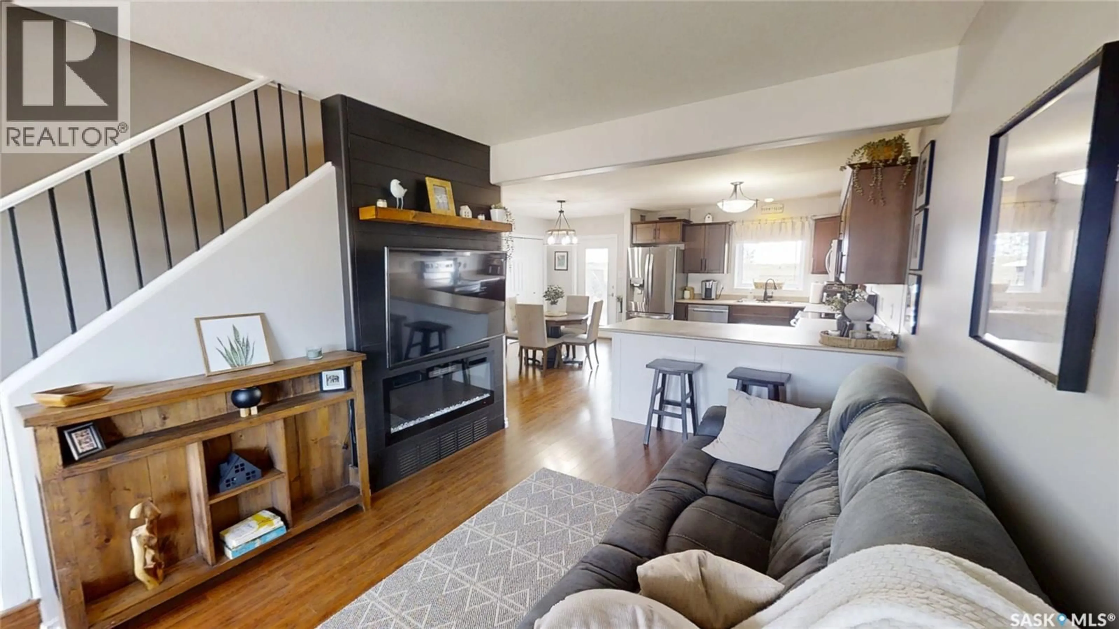 Open concept kitchen, unknown for 431 BROOKLYN CRESCENT, Warman Saskatchewan S0K0A1