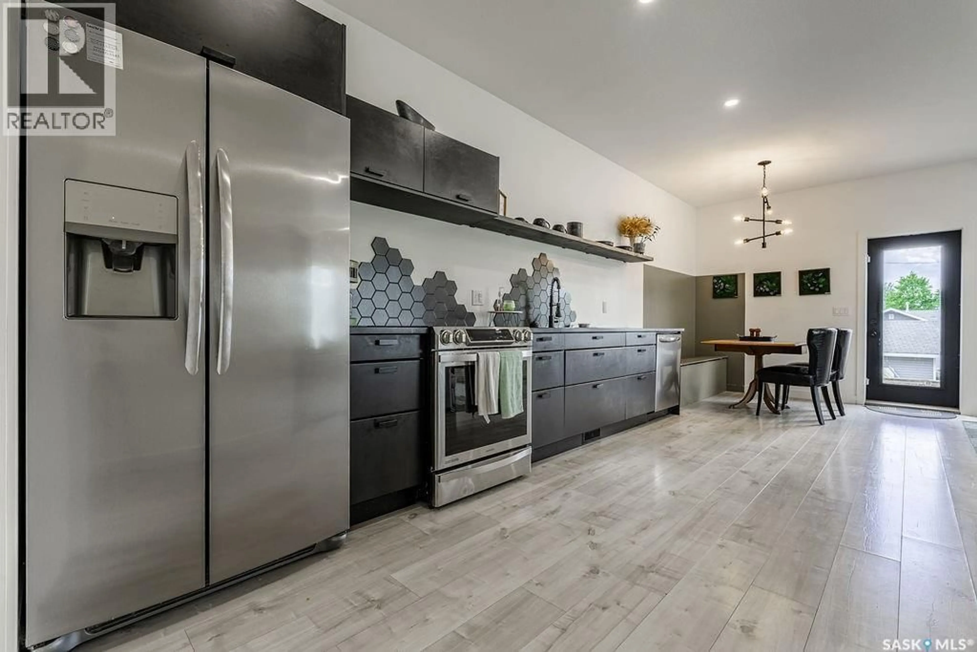 Contemporary kitchen, ceramic/tile floor for 1539 E AVENUE N, Saskatoon Saskatchewan S7L1T9