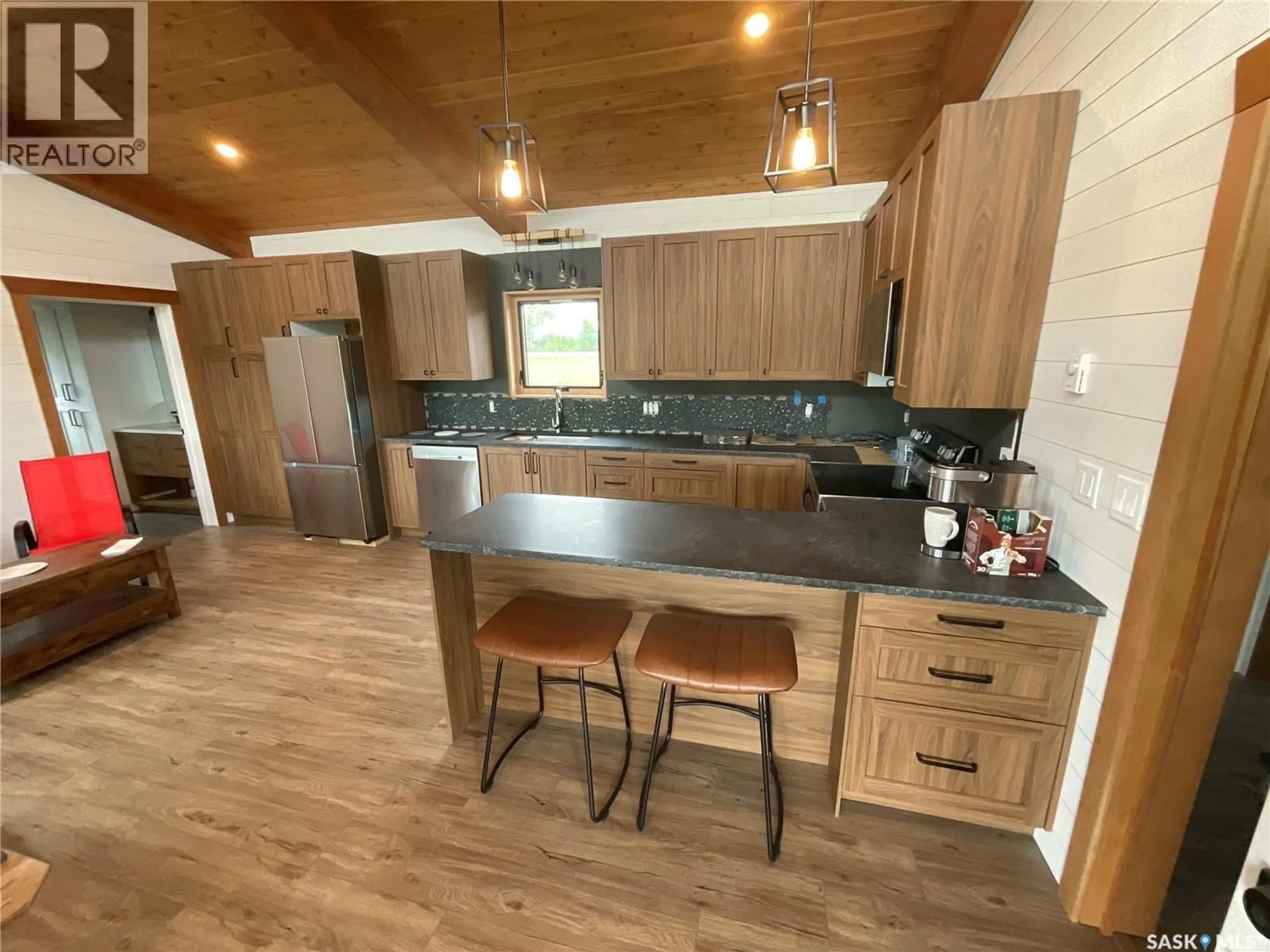 Open concept kitchen, wood/laminate floor for 3 WACASA RIDGE, Hoodoo Rm No. 401 Saskatchewan S0K4P0