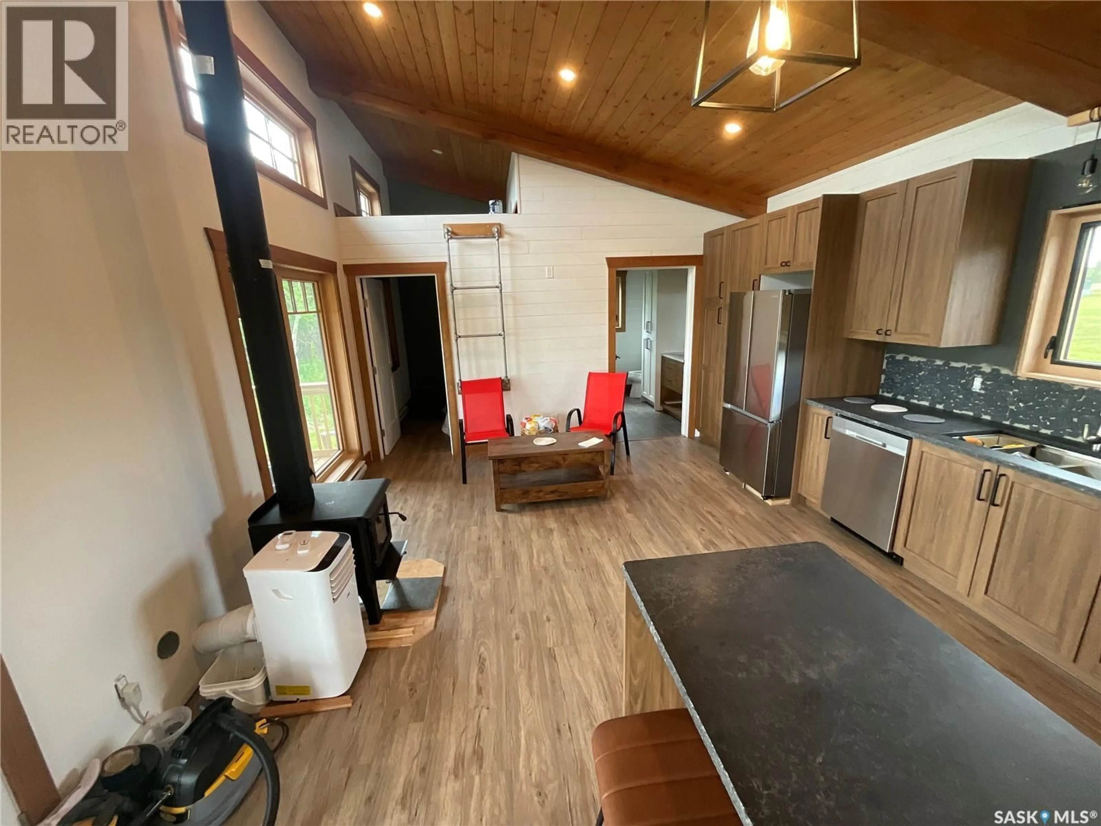 Open concept kitchen, wood/laminate floor for 3 WACASA RIDGE, Hoodoo Rm No. 401 Saskatchewan S0K4P0