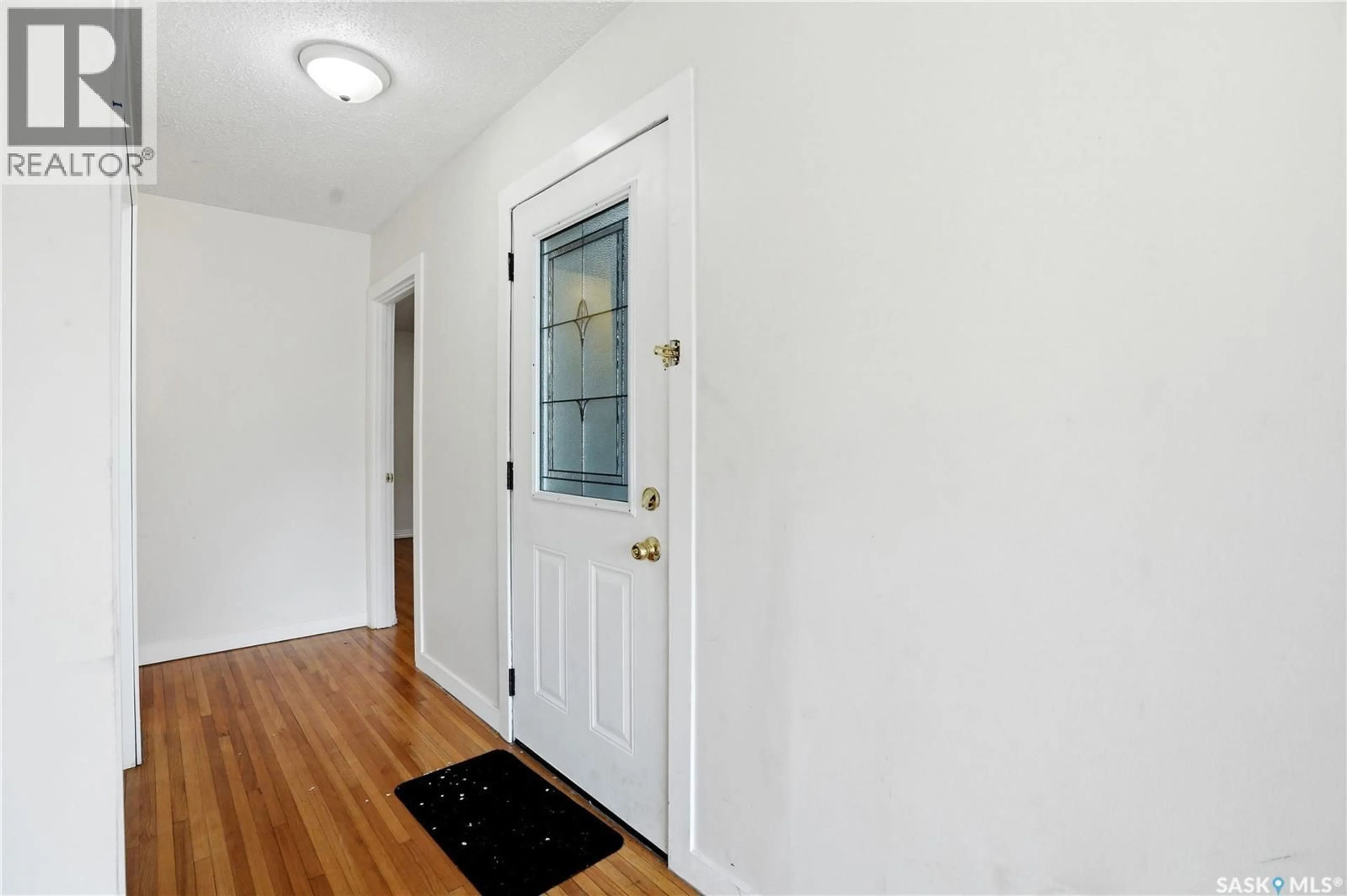 Indoor entryway for 1308 PRESTON AVENUE, Saskatoon Saskatchewan S7H2V4