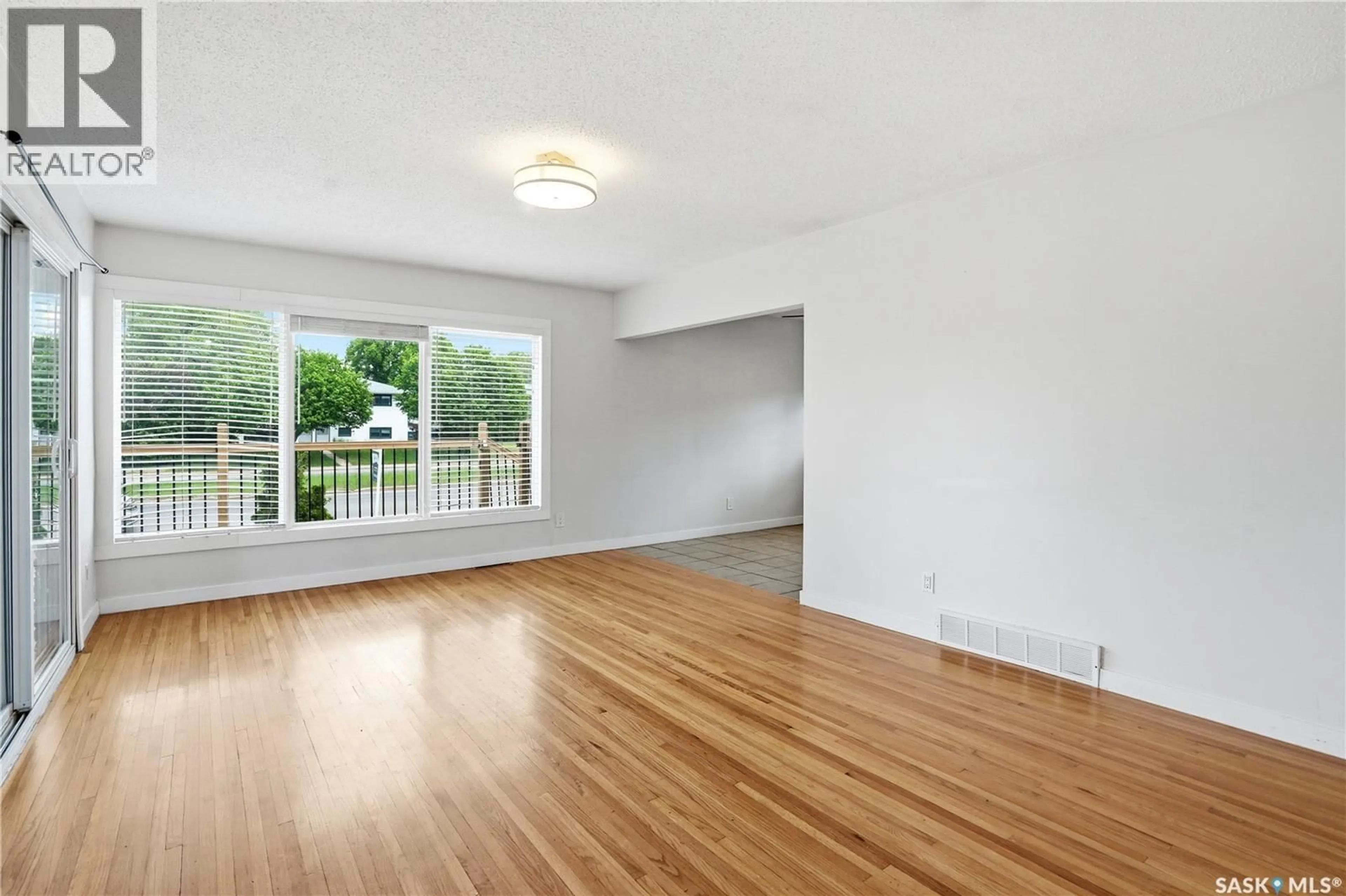 A pic of a room for 1308 PRESTON AVENUE, Saskatoon Saskatchewan S7H2V4