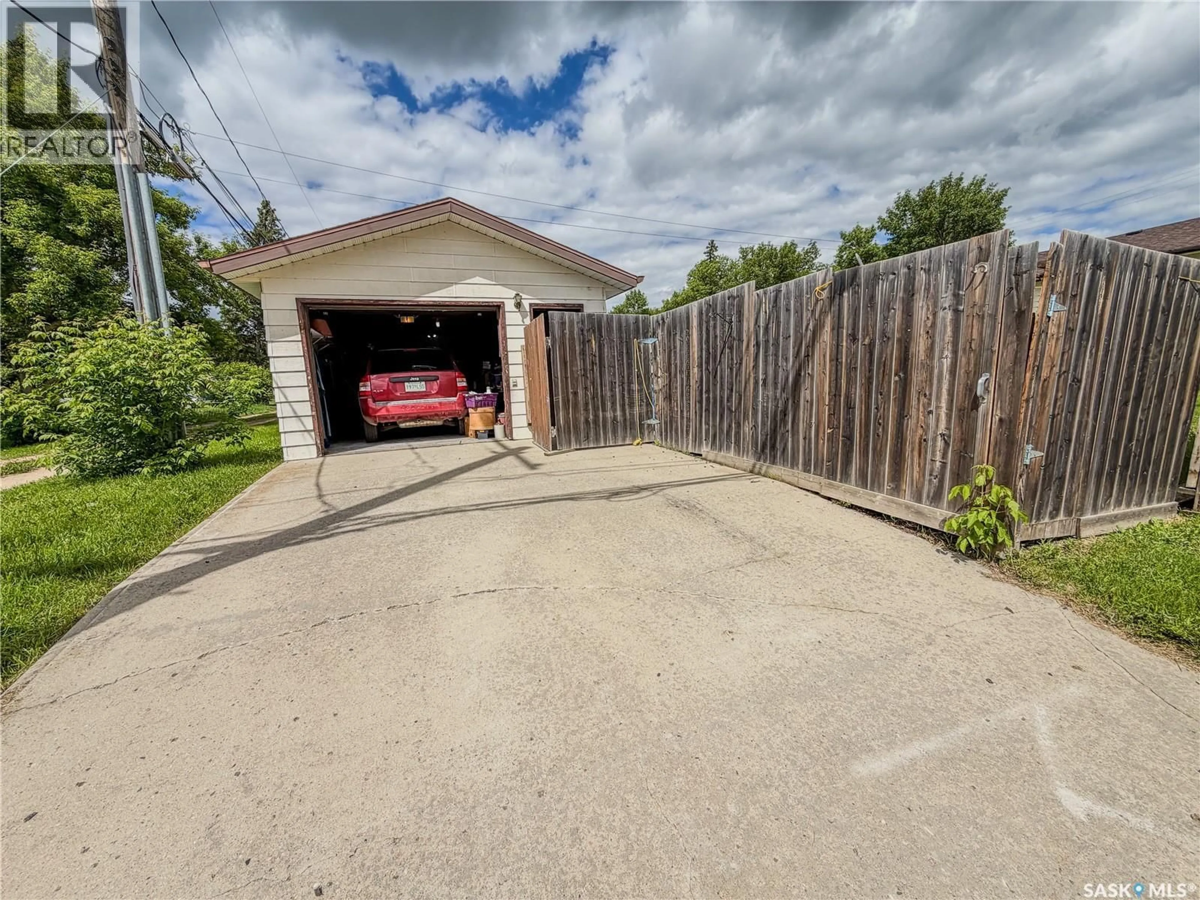 Indoor garage for 119 HUDSON BAY AVENUE, Kamsack Saskatchewan S0A1S0