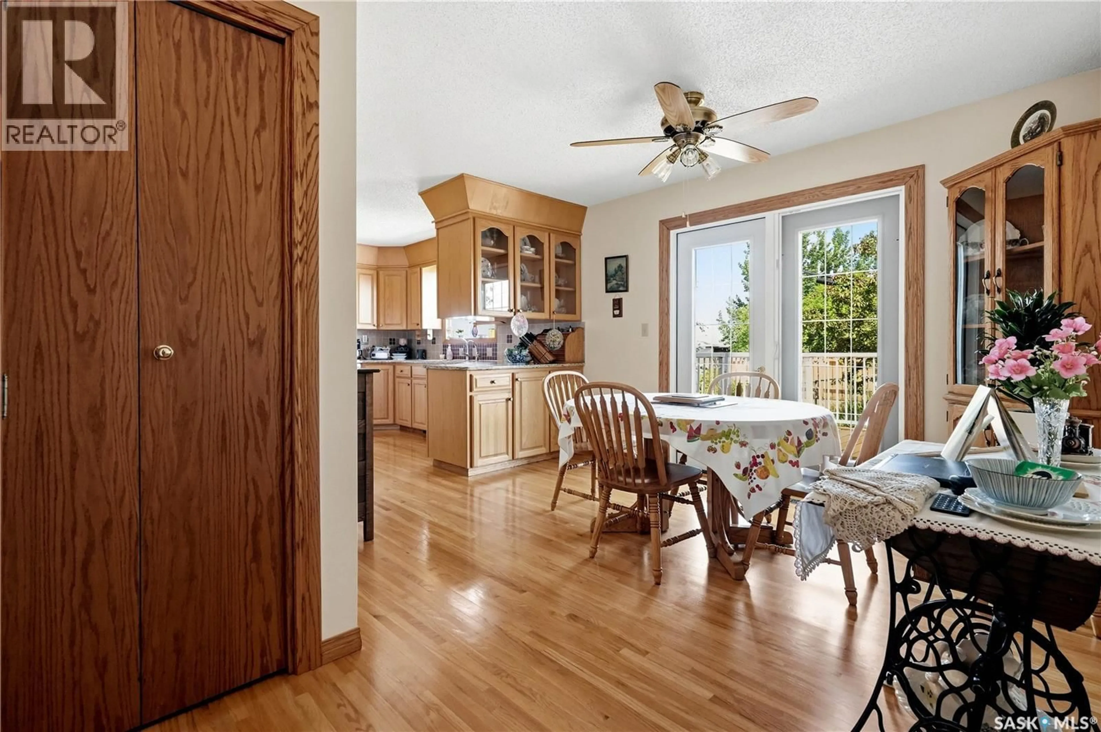 Open concept kitchen, unknown for 710 3RD AVENUE, Pilot Butte Saskatchewan S0G0H5