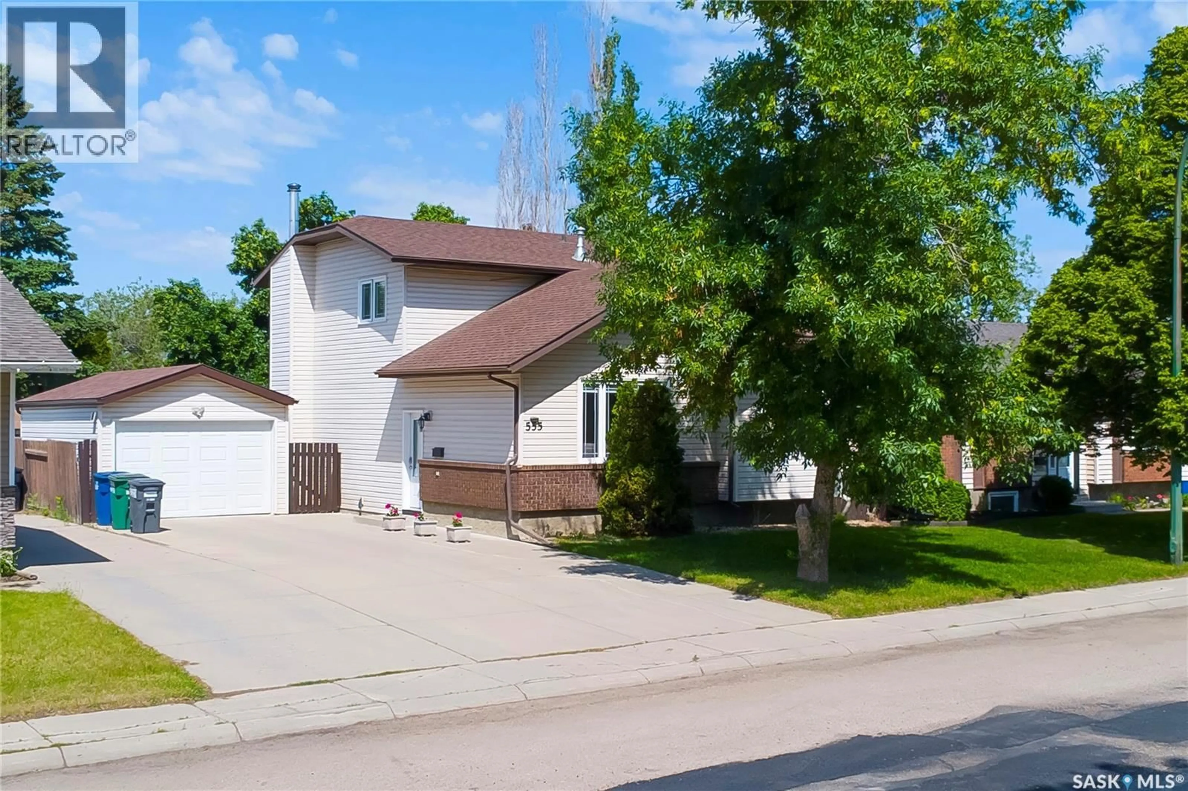 Home with vinyl exterior material, street for 555 NORDSTRUM ROAD, Saskatoon Saskatchewan S7K7X6