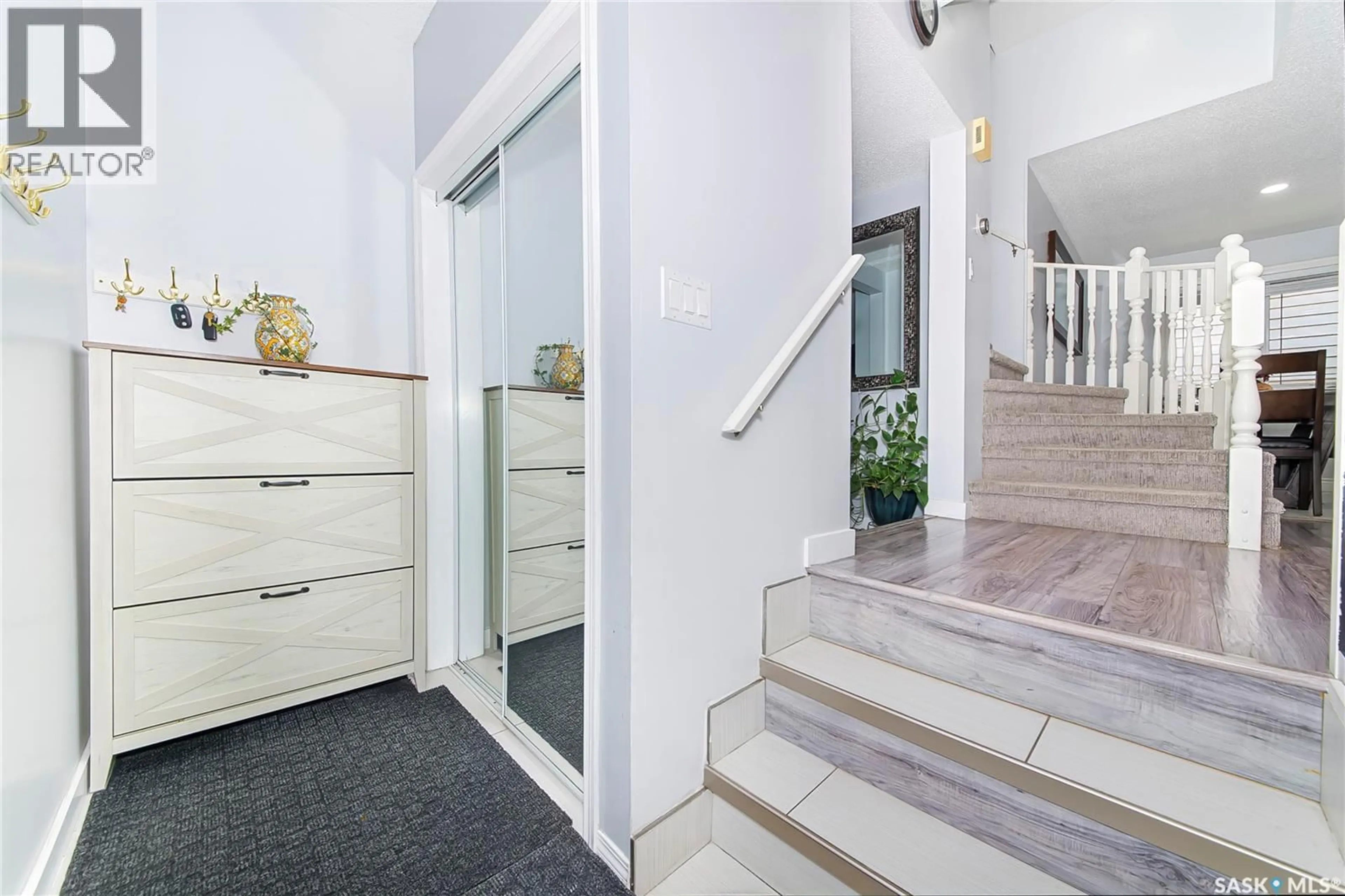 Indoor entryway for 555 NORDSTRUM ROAD, Saskatoon Saskatchewan S7K7X6