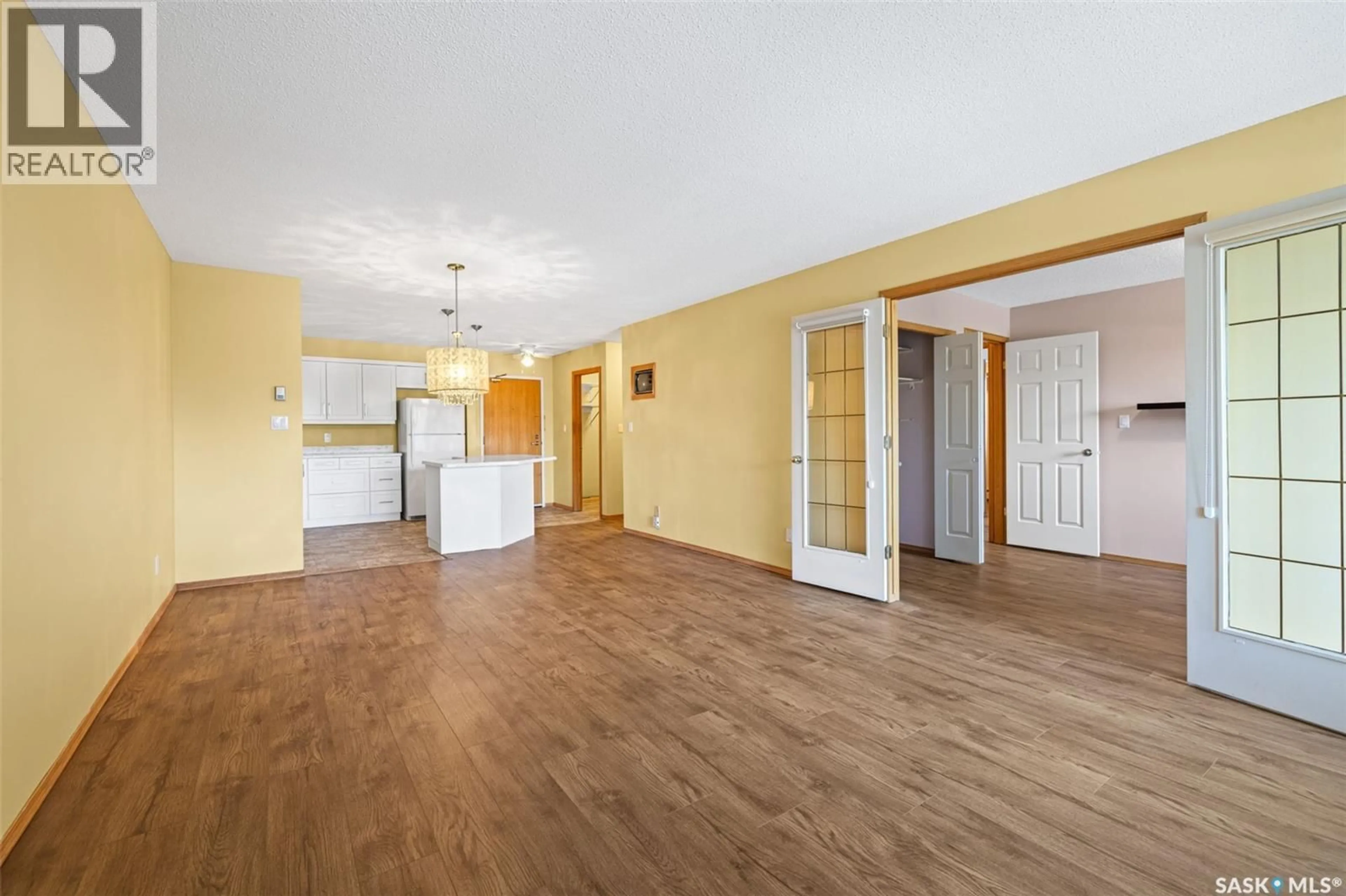 Unknown for 329 960 ASSINIBOINE AVENUE, Regina Saskatchewan S4V2P8