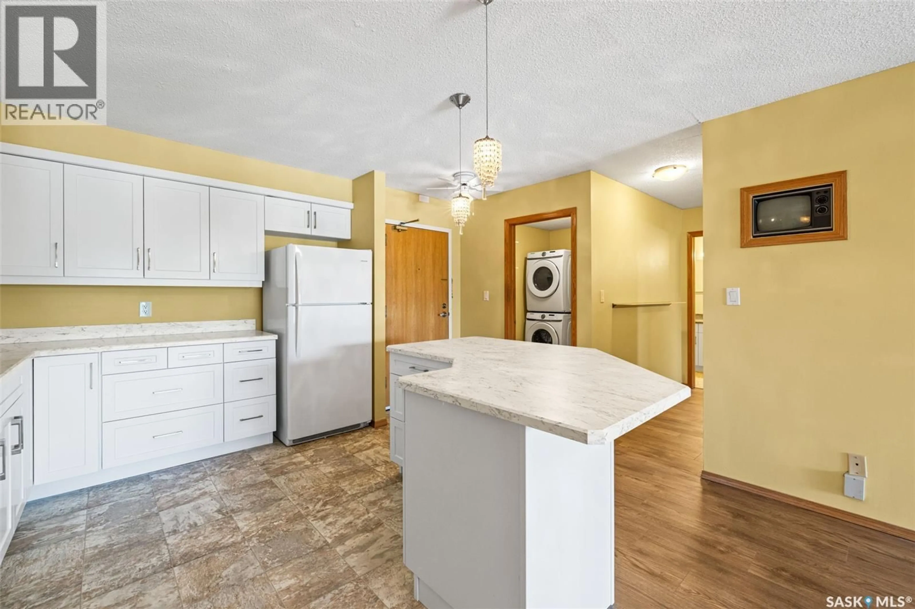 Unknown for 329 960 ASSINIBOINE AVENUE, Regina Saskatchewan S4V2P8