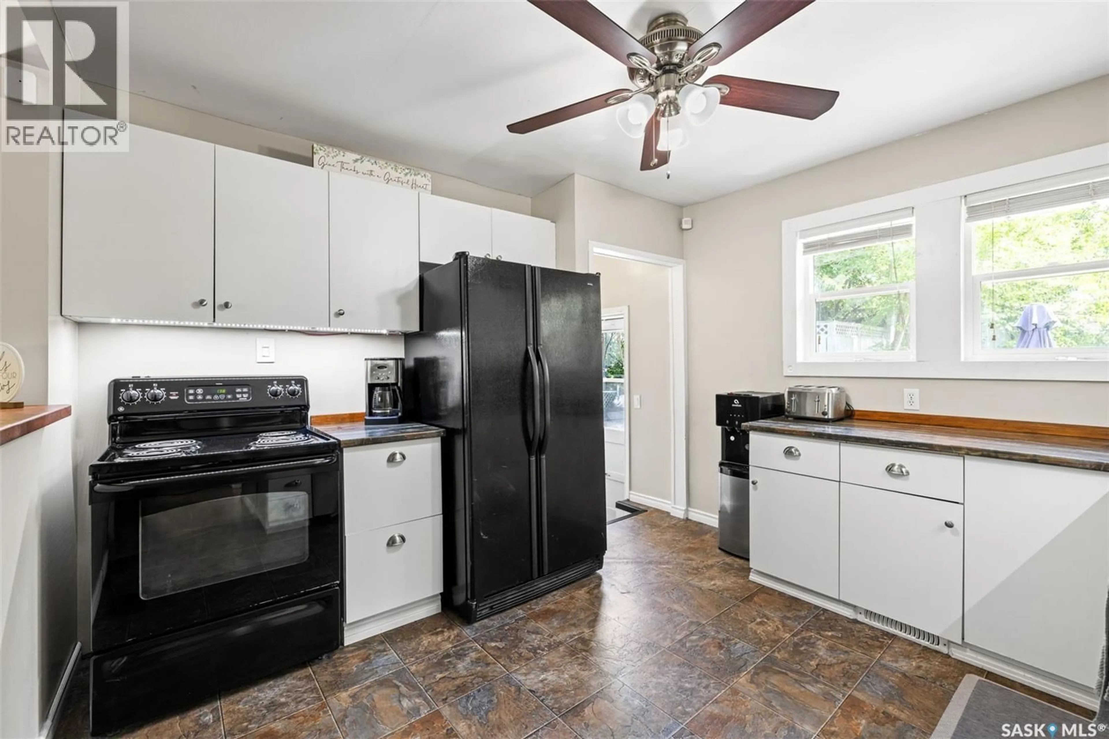 Standard kitchen, ceramic/tile floor for 95 QU'APPELLE DRIVE, Lumsden Saskatchewan S0G3C0