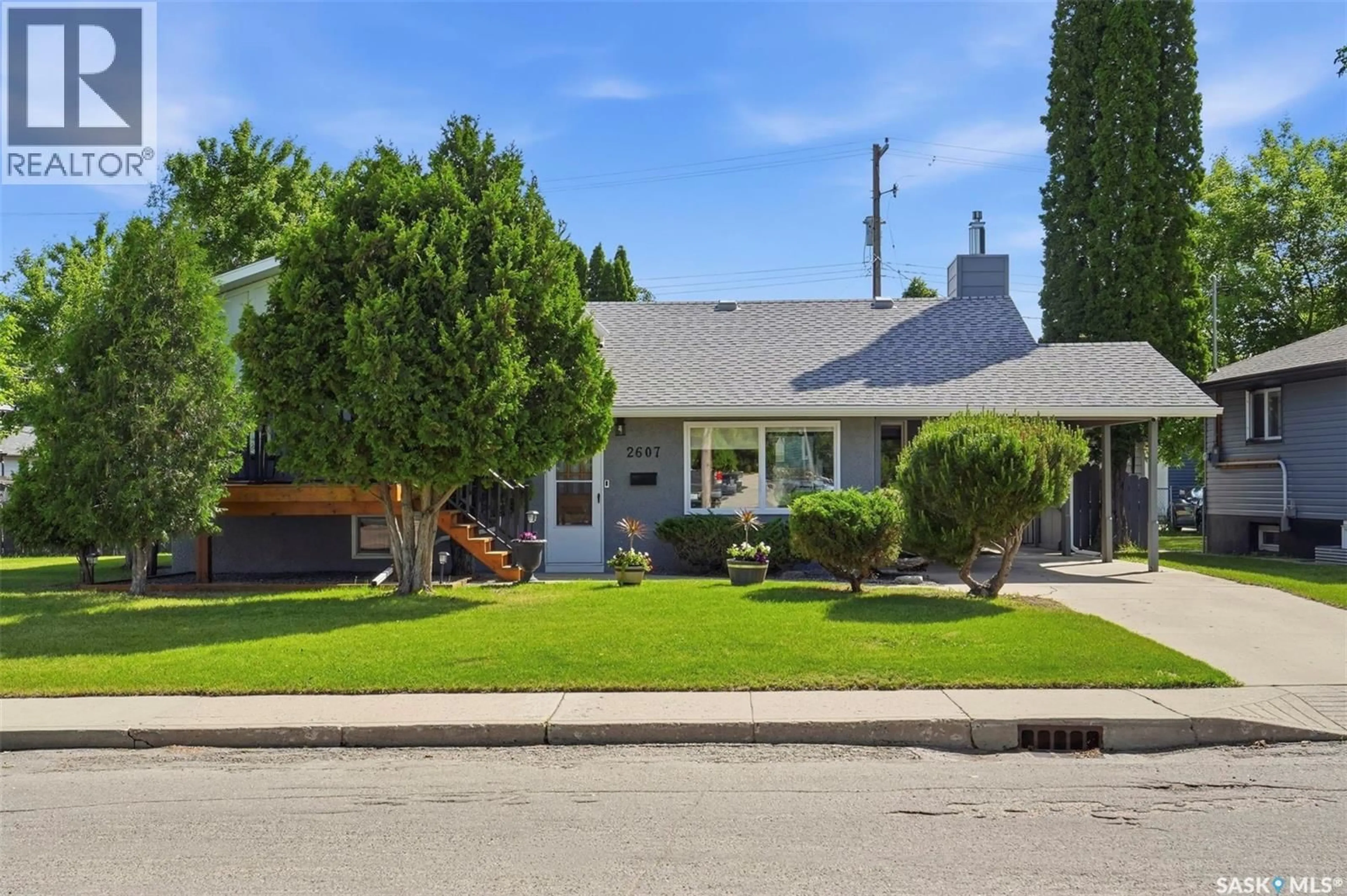 Home with vinyl exterior material, street for 2607 DUFFERIN AVENUE, Saskatoon Saskatchewan S7J1C7