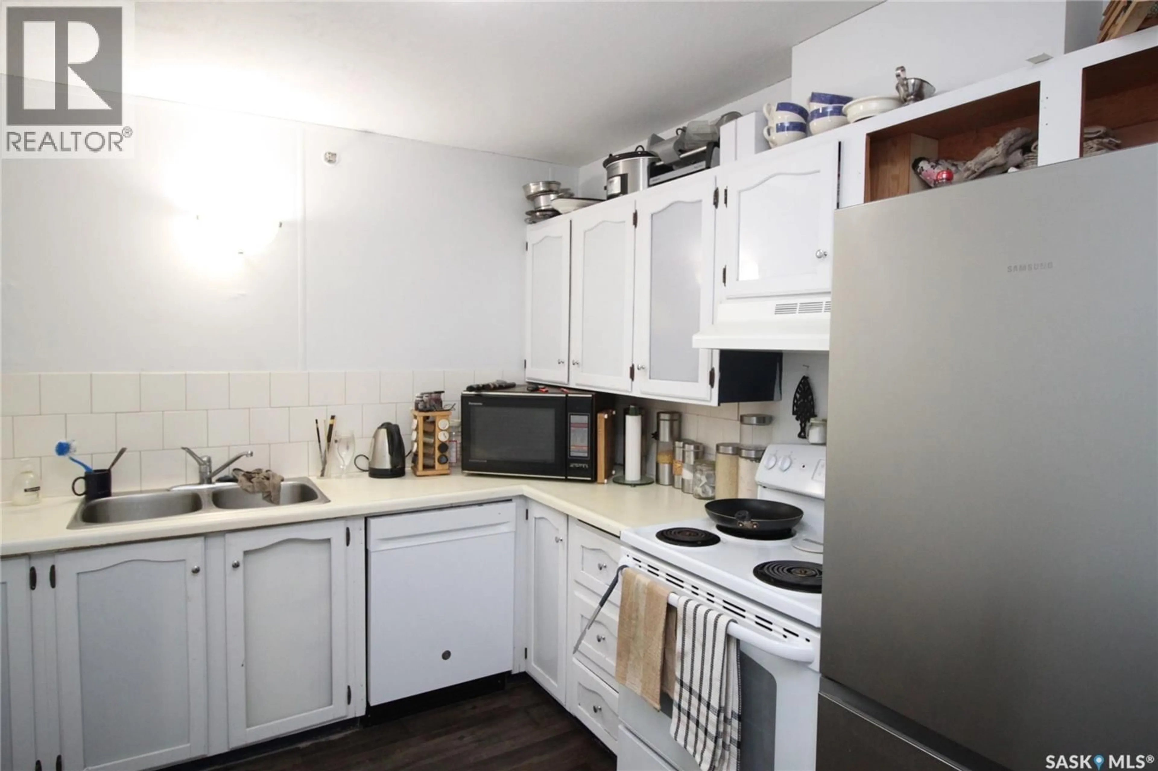 Standard kitchen, unknown for 205 - 537 4TH AVENUE, Saskatoon Saskatchewan S7K2M6