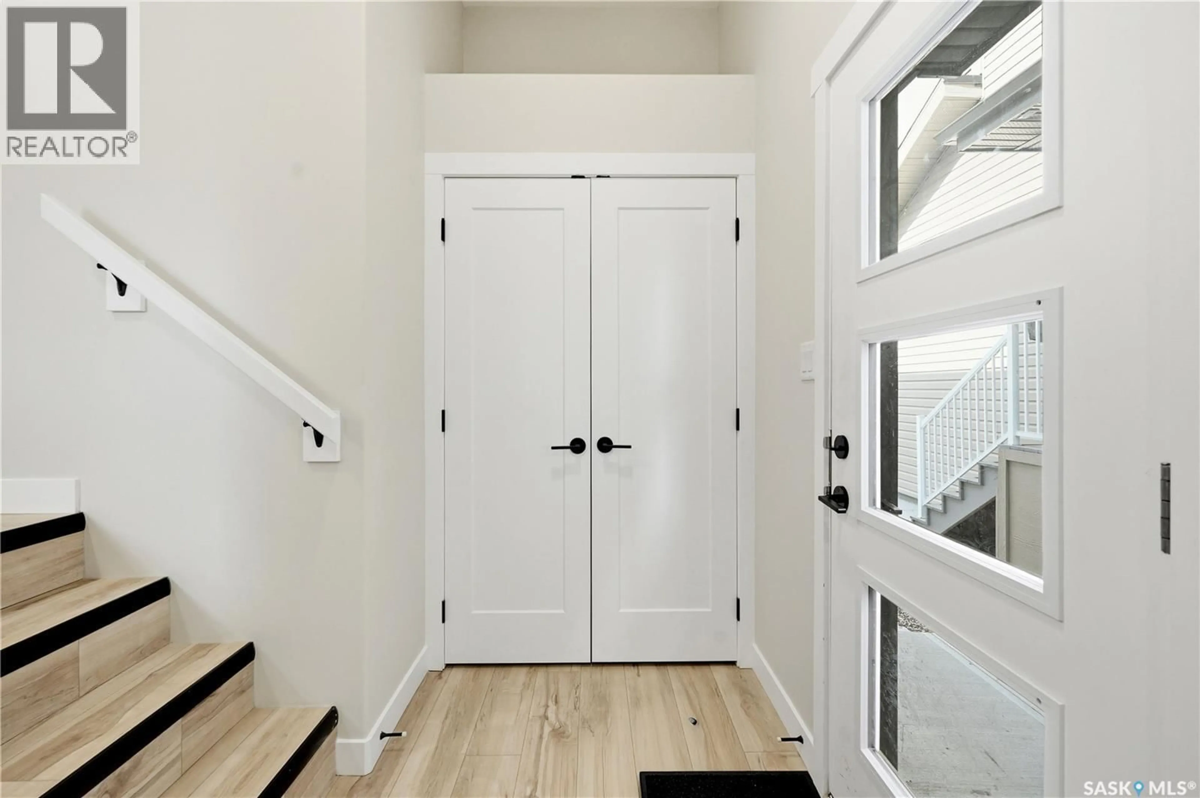 Indoor entryway for 440 MYLES HEIDT MANOR, Saskatoon Saskatchewan S7W0Z4