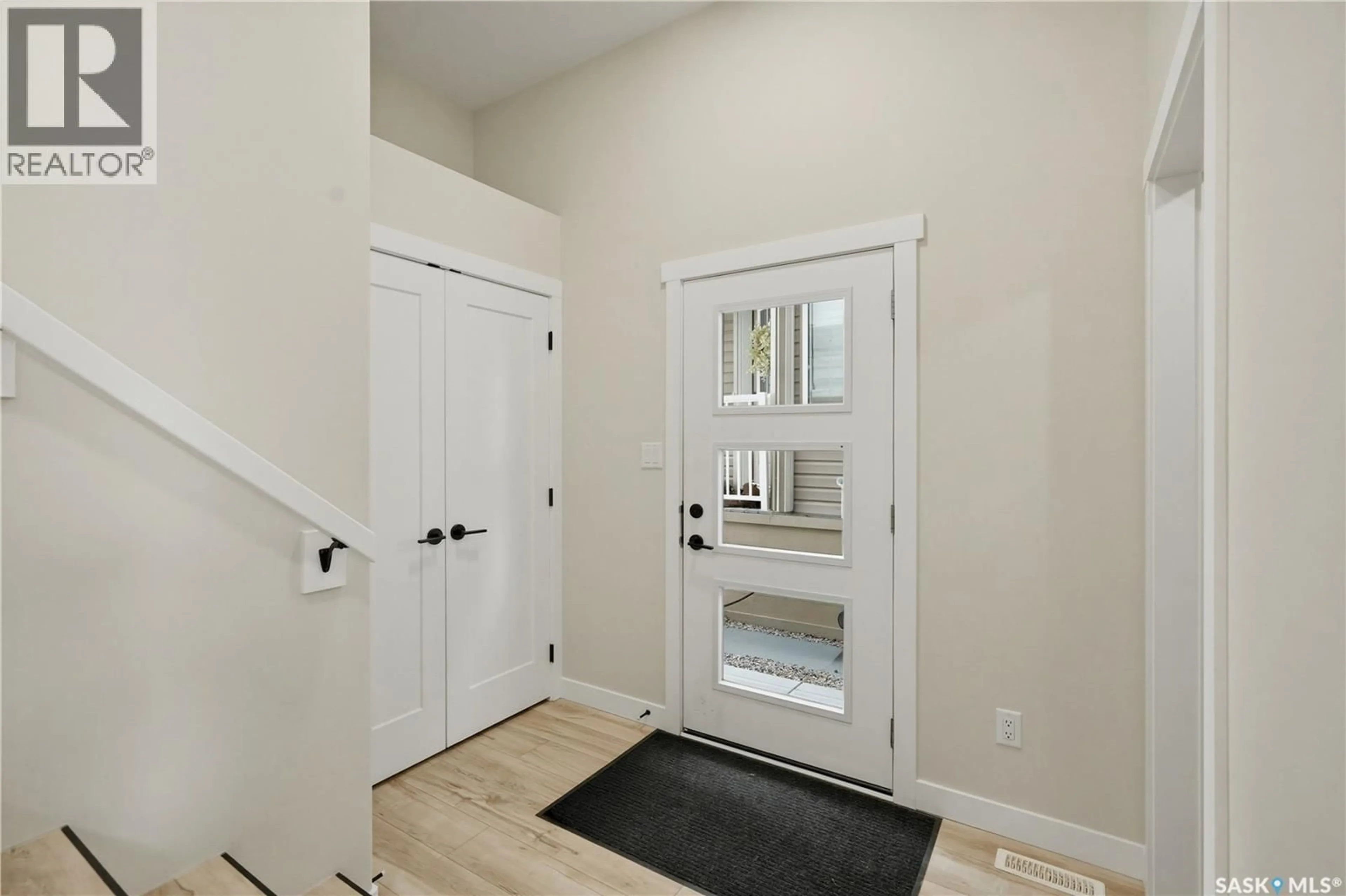 Indoor entryway for 440 MYLES HEIDT MANOR, Saskatoon Saskatchewan S7W0Z4