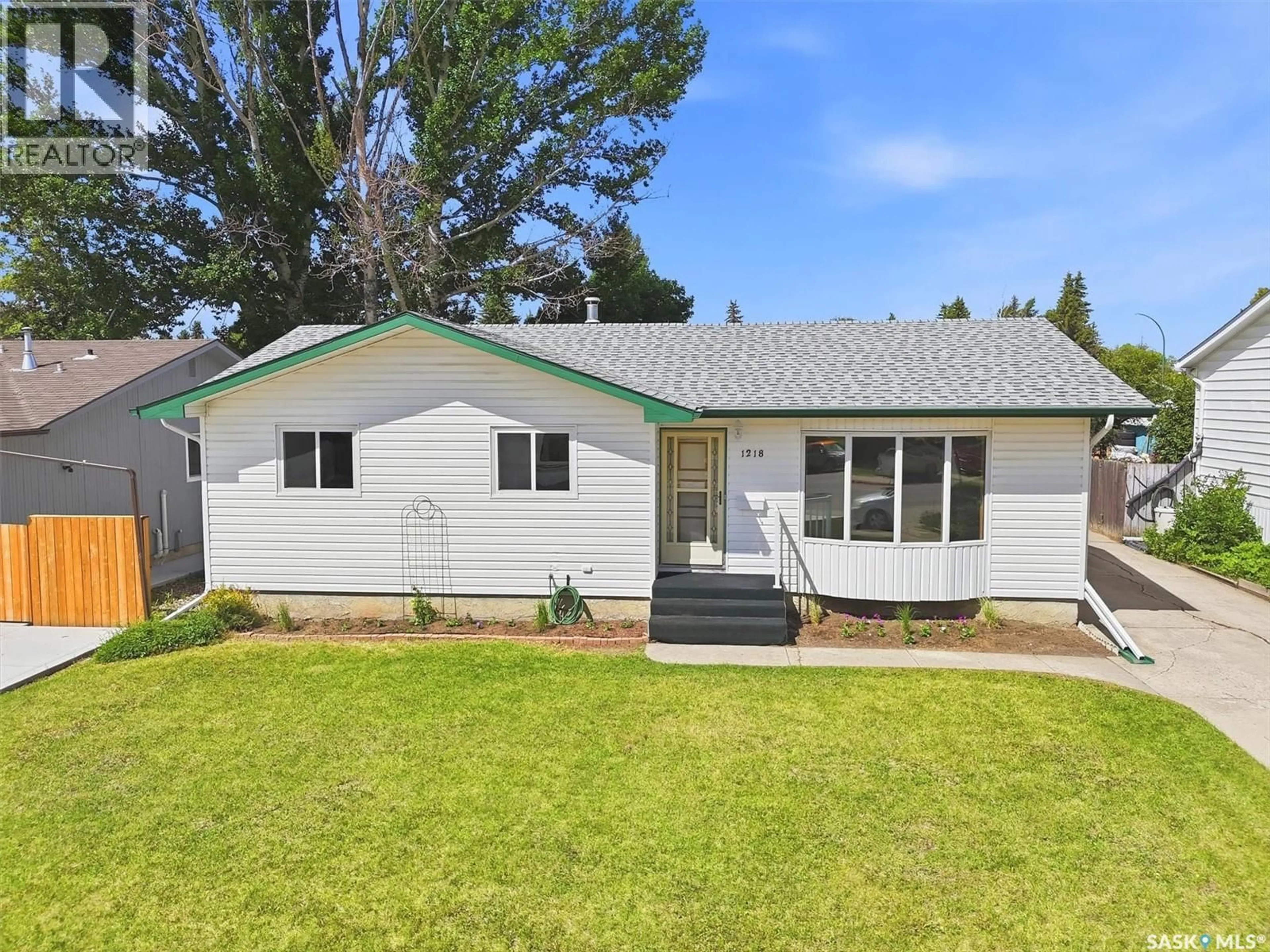 Home with vinyl exterior material, street for 1218 MOSS AVENUE, Saskatoon Saskatchewan S7H5A6