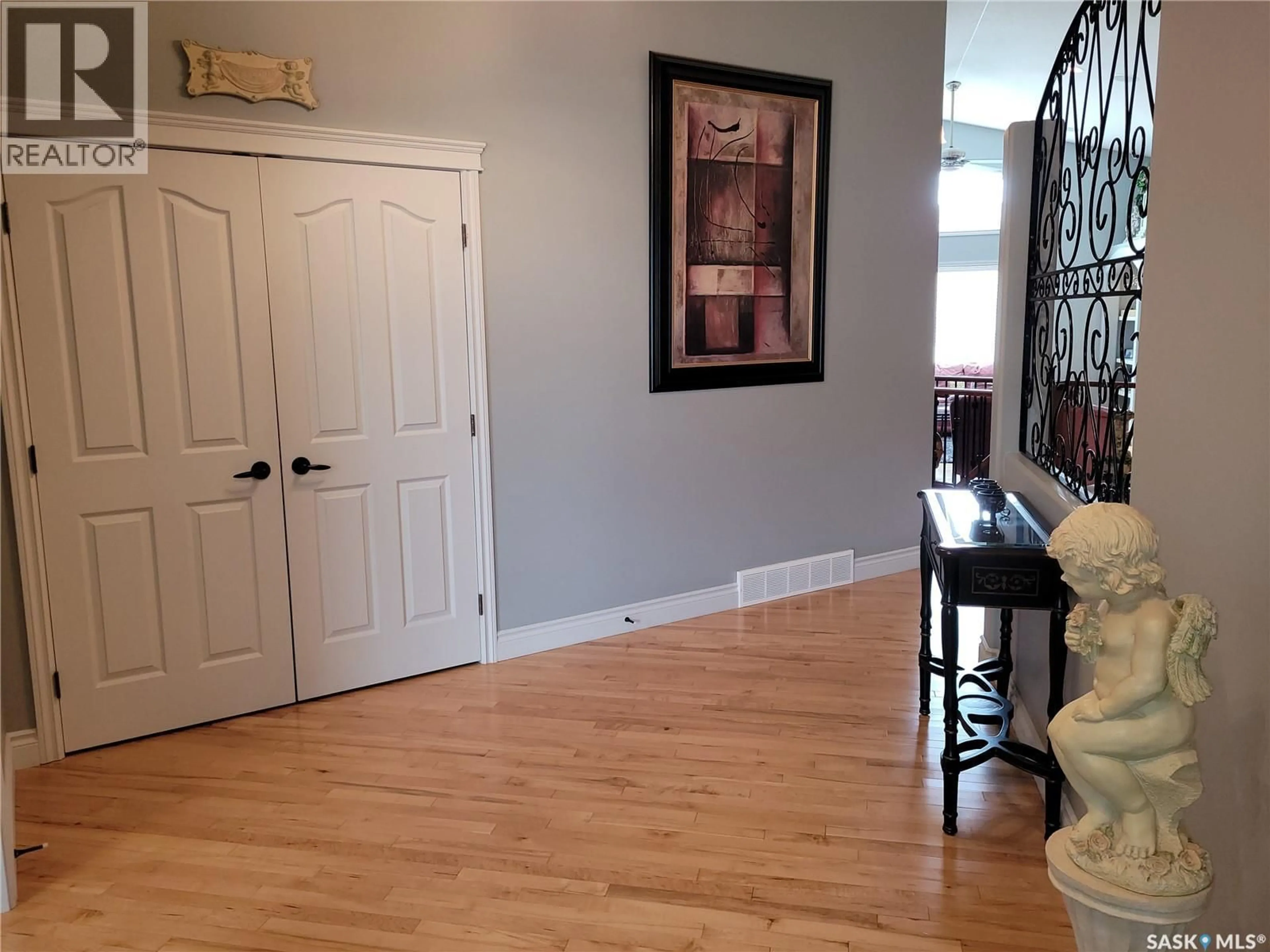 Indoor entryway for 406 BOLTON PLACE, Saskatoon Saskatchewan S7T0A2