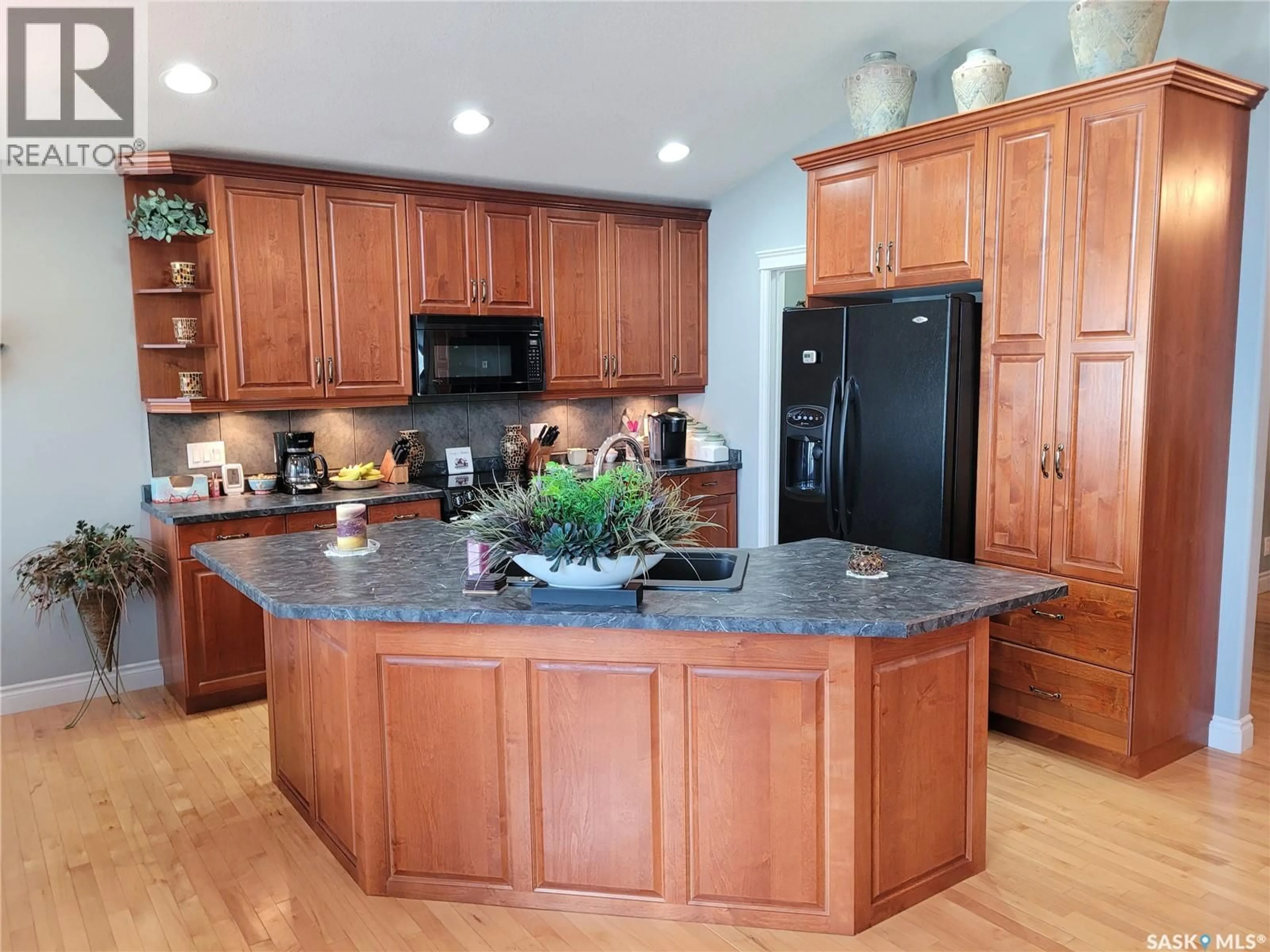 Open concept kitchen, unknown for 406 BOLTON PLACE, Saskatoon Saskatchewan S7T0A2