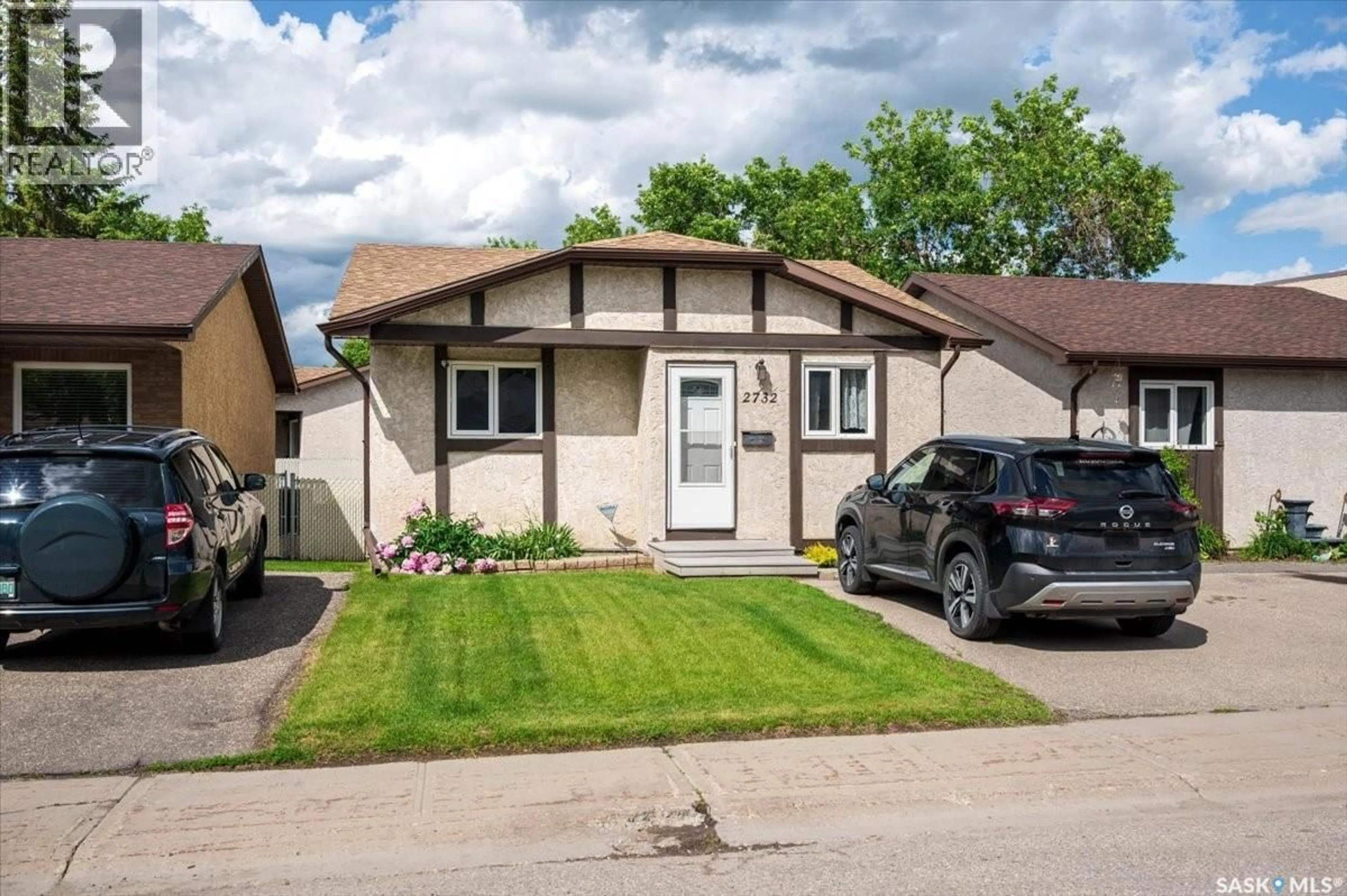 Home with vinyl exterior material, street for 2732 SHOOTER DRIVE, Regina Saskatchewan S4V0Y7
