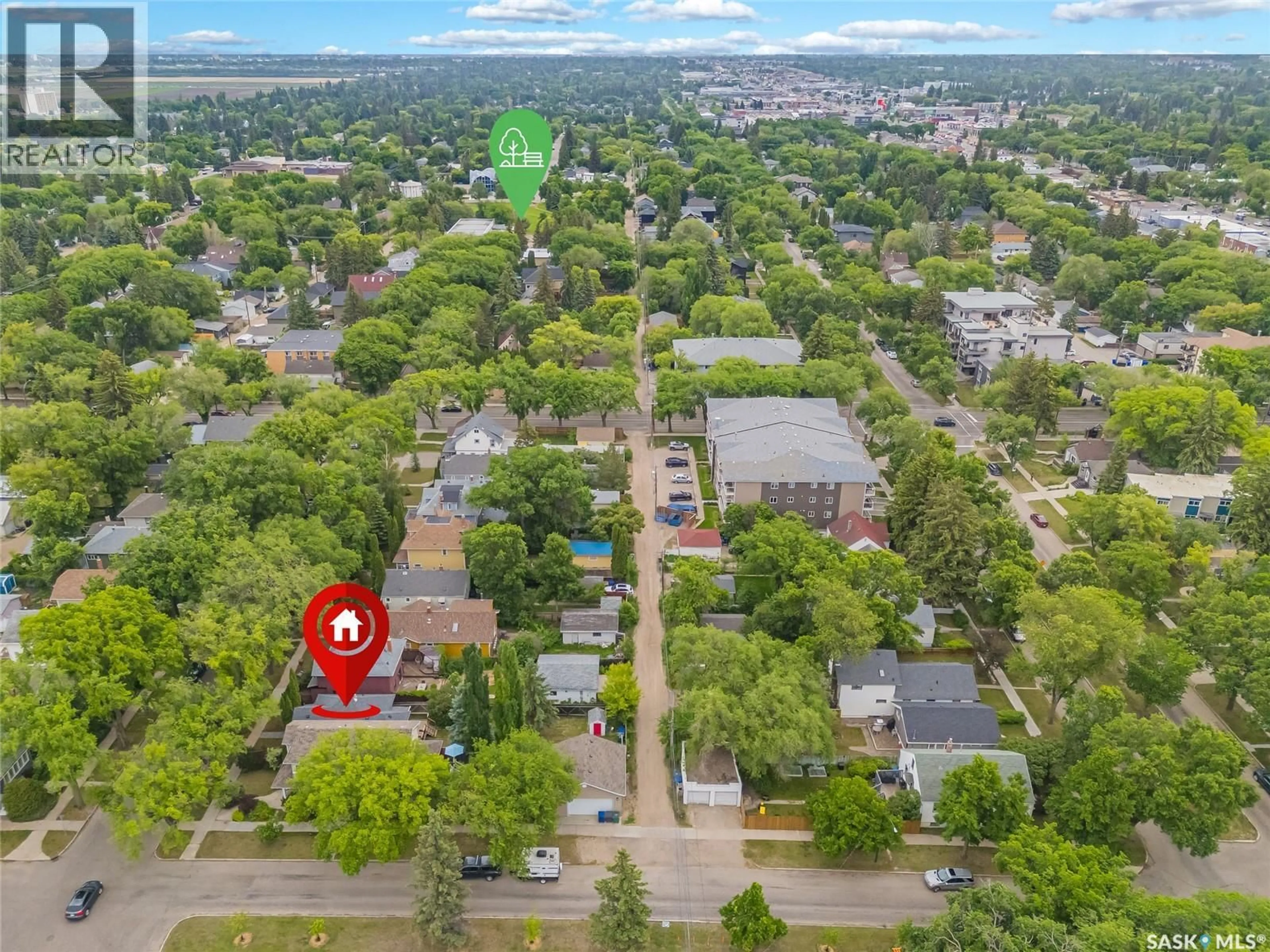 A pic from outside/outdoor area/front of a property/back of a property/a pic from drone, street for 902 10TH STREET, Saskatoon Saskatchewan S7H0H5