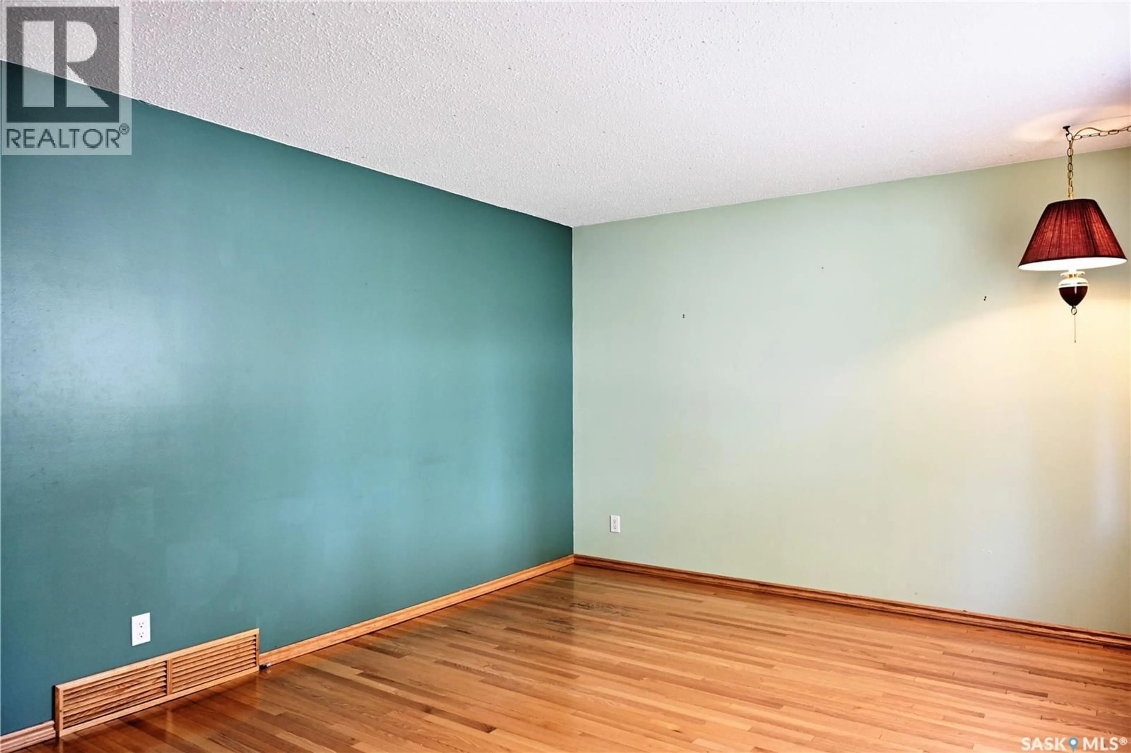 A pic of a room for 917 MACKLEM DRIVE, Saskatoon Saskatchewan S7L4R7