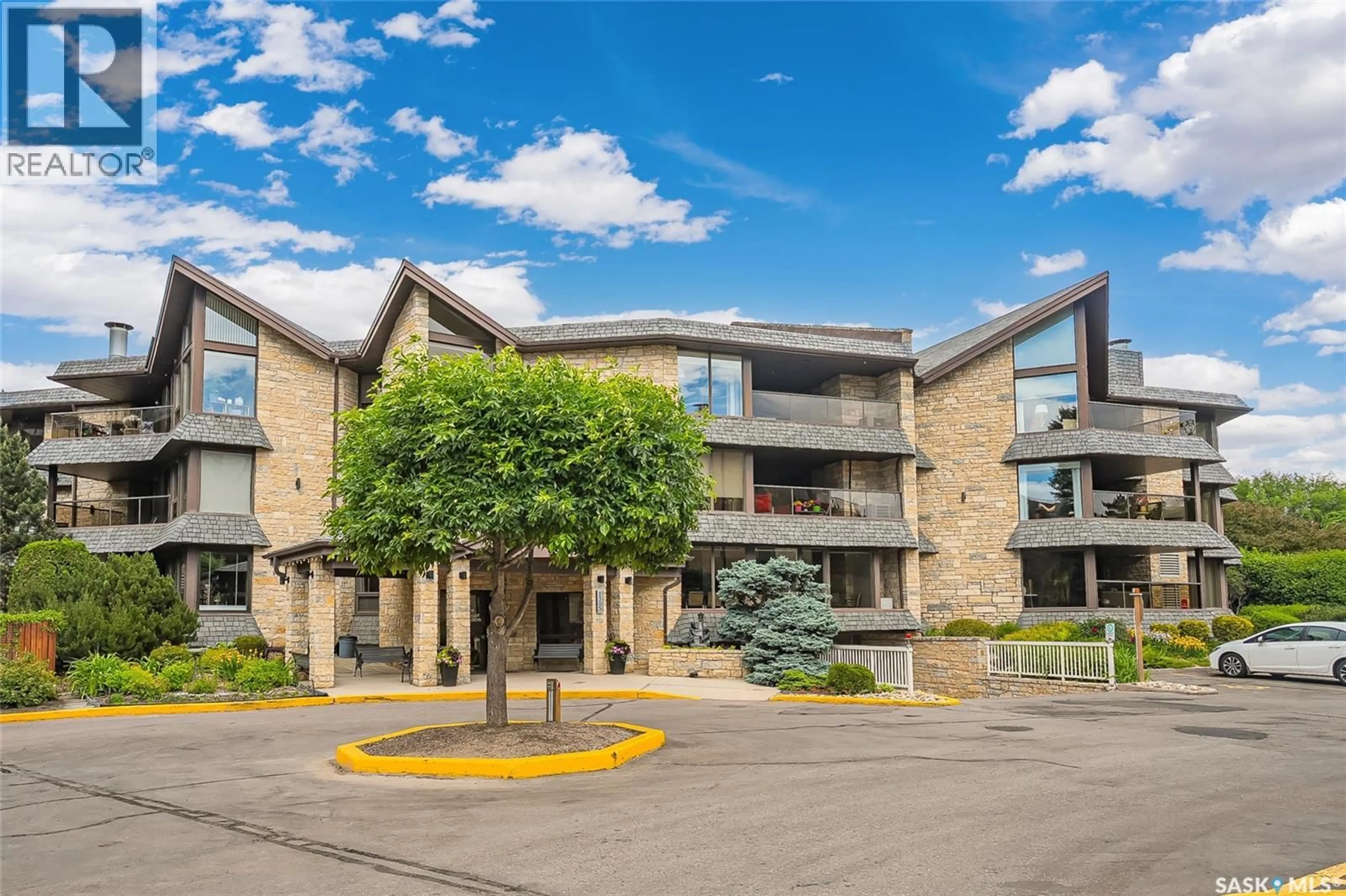 Patio, building for 2305 - 317 ADELAIDE STREET, Saskatoon Saskatchewan S7J5H6