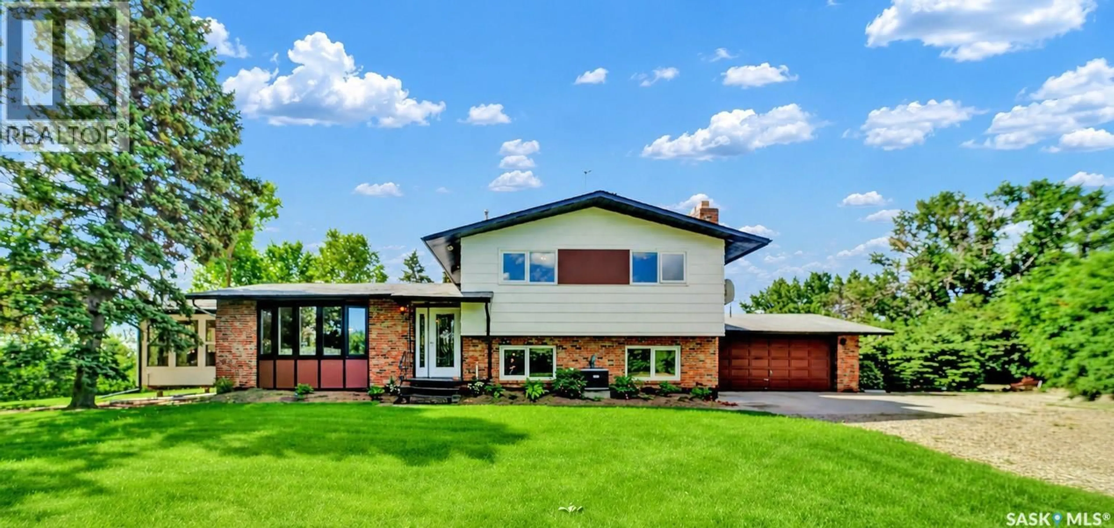 Home with brick exterior material, unknown for WHISPERING WATERS ACREAGE, St. Andrews Rm No. 287 Saskatchewan S0L2V0