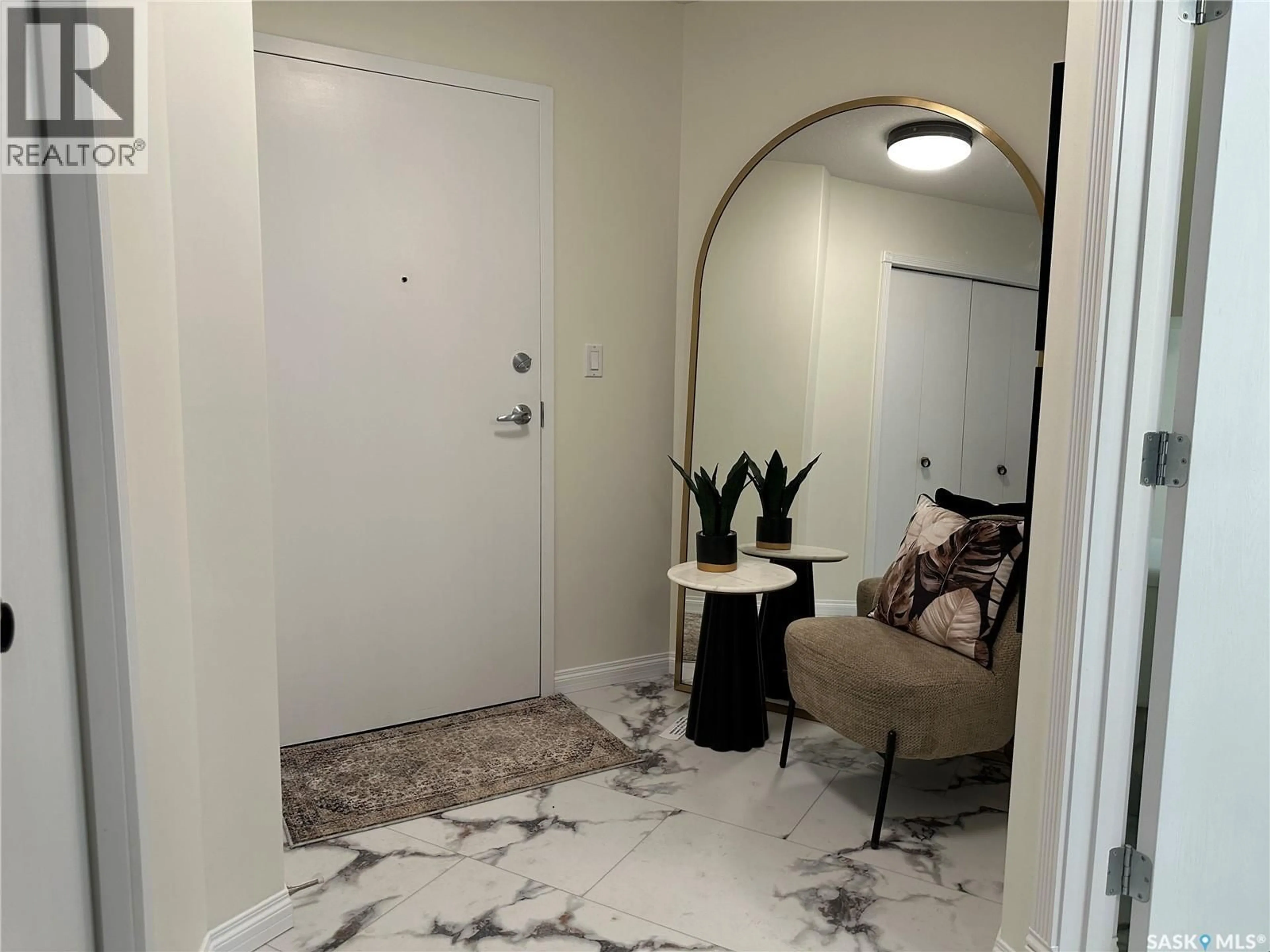 Indoor entryway for 403 SOURIS AVENUE, Weyburn Saskatchewan S4H0C1