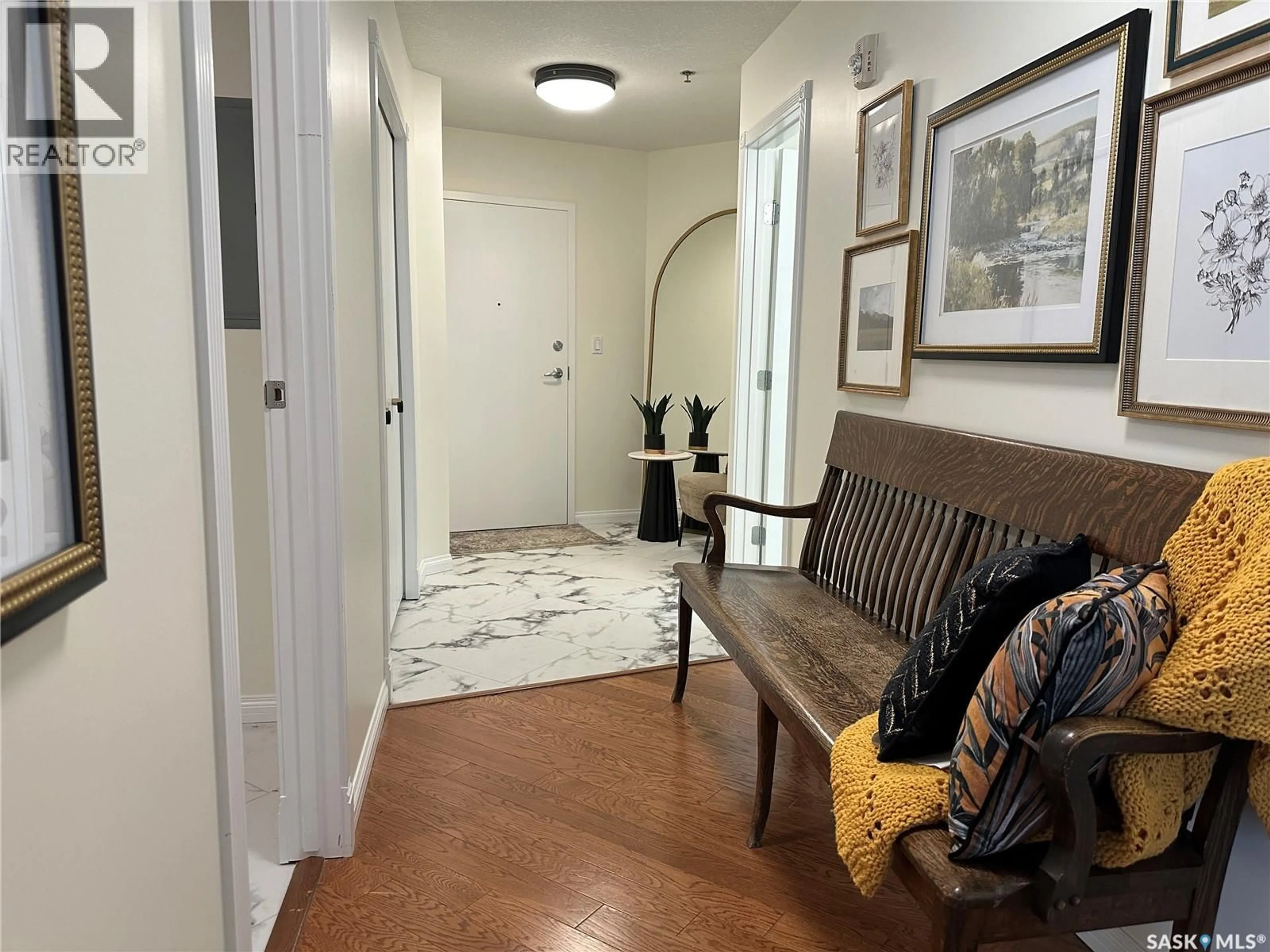 Indoor entryway for 403 SOURIS AVENUE, Weyburn Saskatchewan S4H0C1