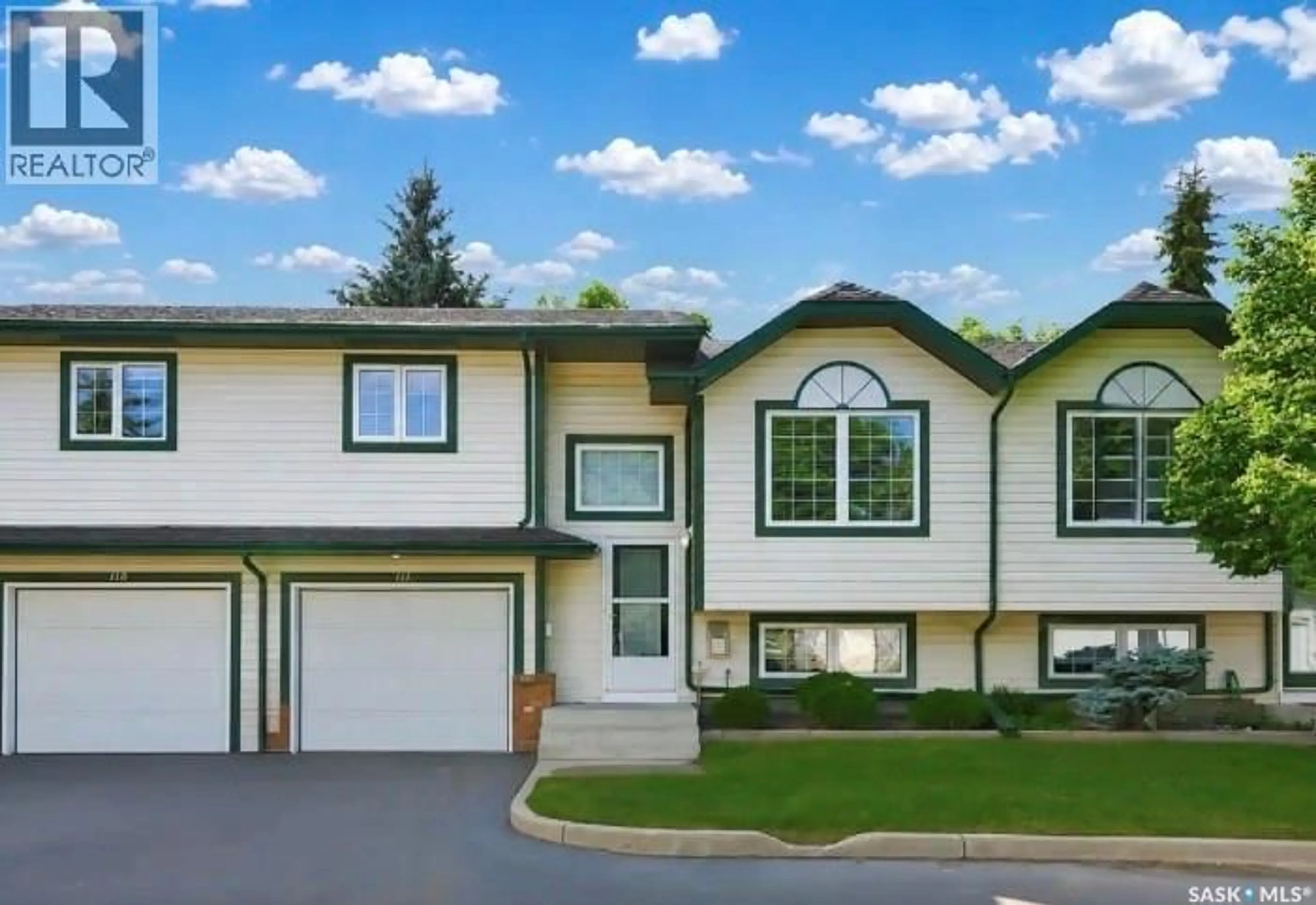 Home with vinyl exterior material, street for 515 - 111 MCWILLIE AVENUE, Saskatoon Saskatchewan S7S1K8
