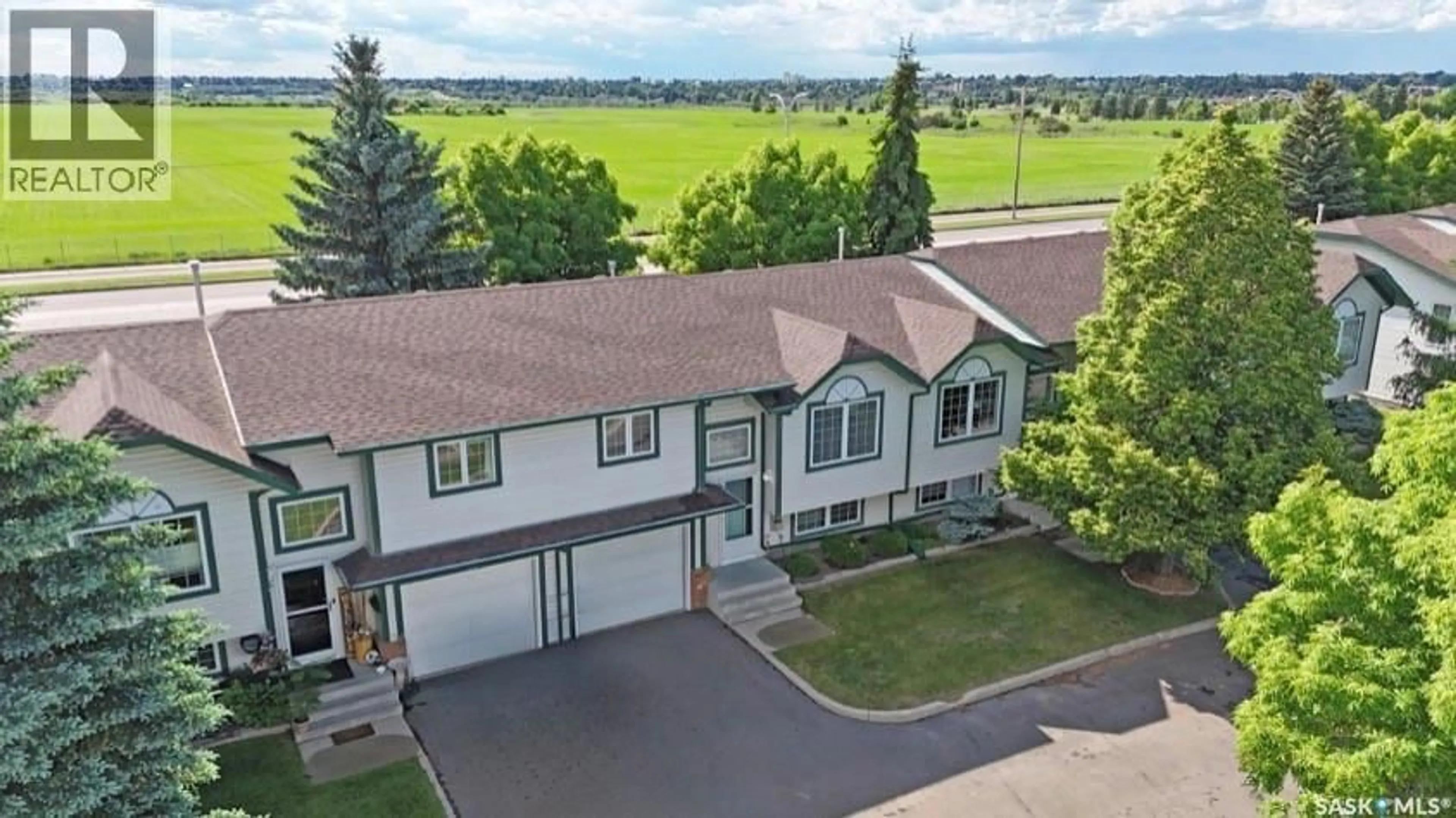 A pic from outside/outdoor area/front of a property/back of a property/a pic from drone, mountain view for 515 - 111 MCWILLIE AVENUE, Saskatoon Saskatchewan S7S1K8