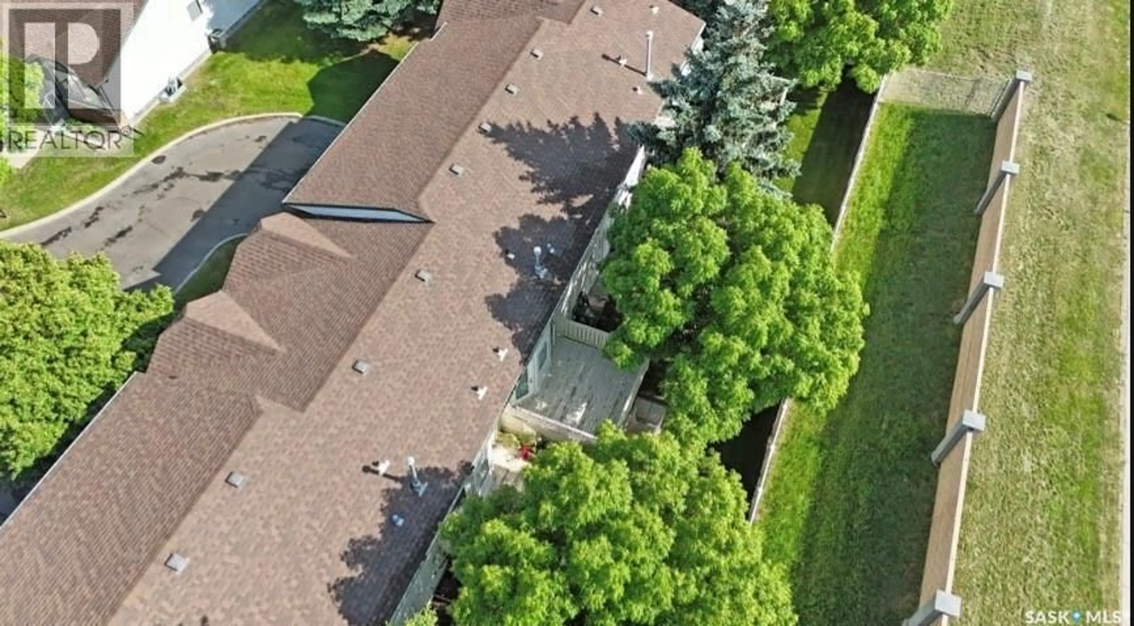 A pic from outside/outdoor area/front of a property/back of a property/a pic from drone, street for 515 - 111 MCWILLIE AVENUE, Saskatoon Saskatchewan S7S1K8