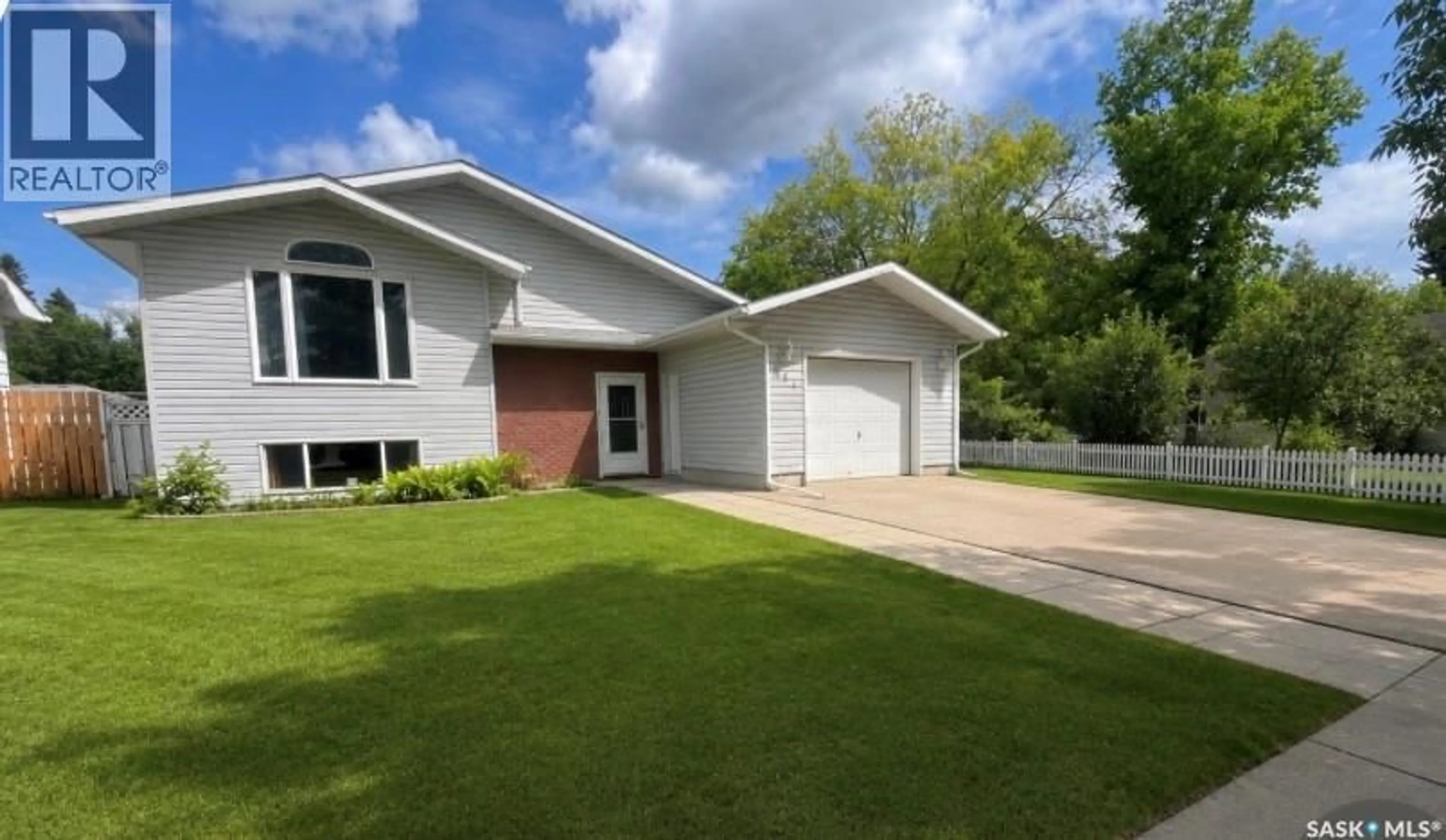 Home with vinyl exterior material, street for 414 1ST STREET, Meadow Lake Saskatchewan S9X1E9
