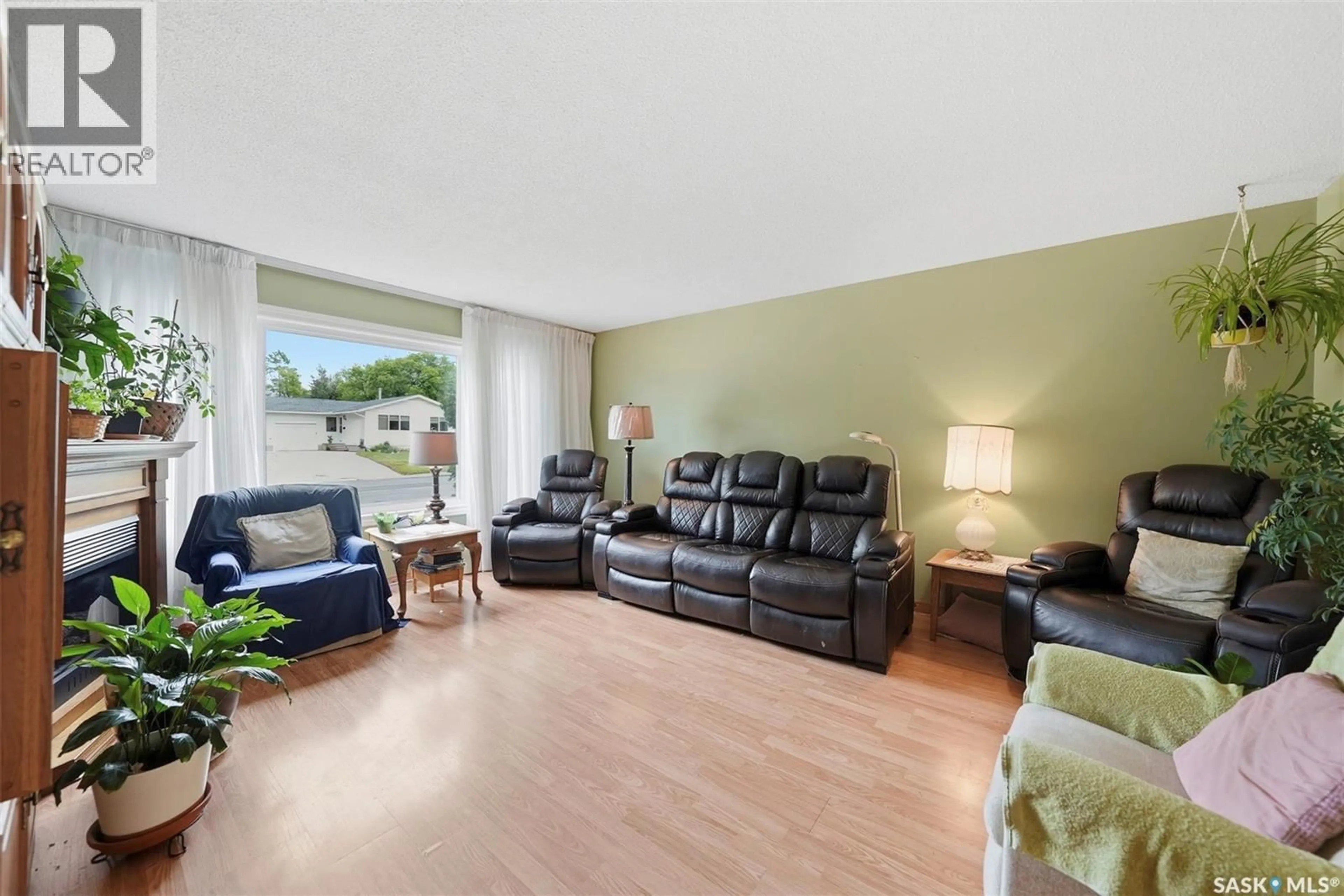 Living room with furniture, unknown for 20 CLARK CRESCENT, Saskatoon Saskatchewan S7H3L9