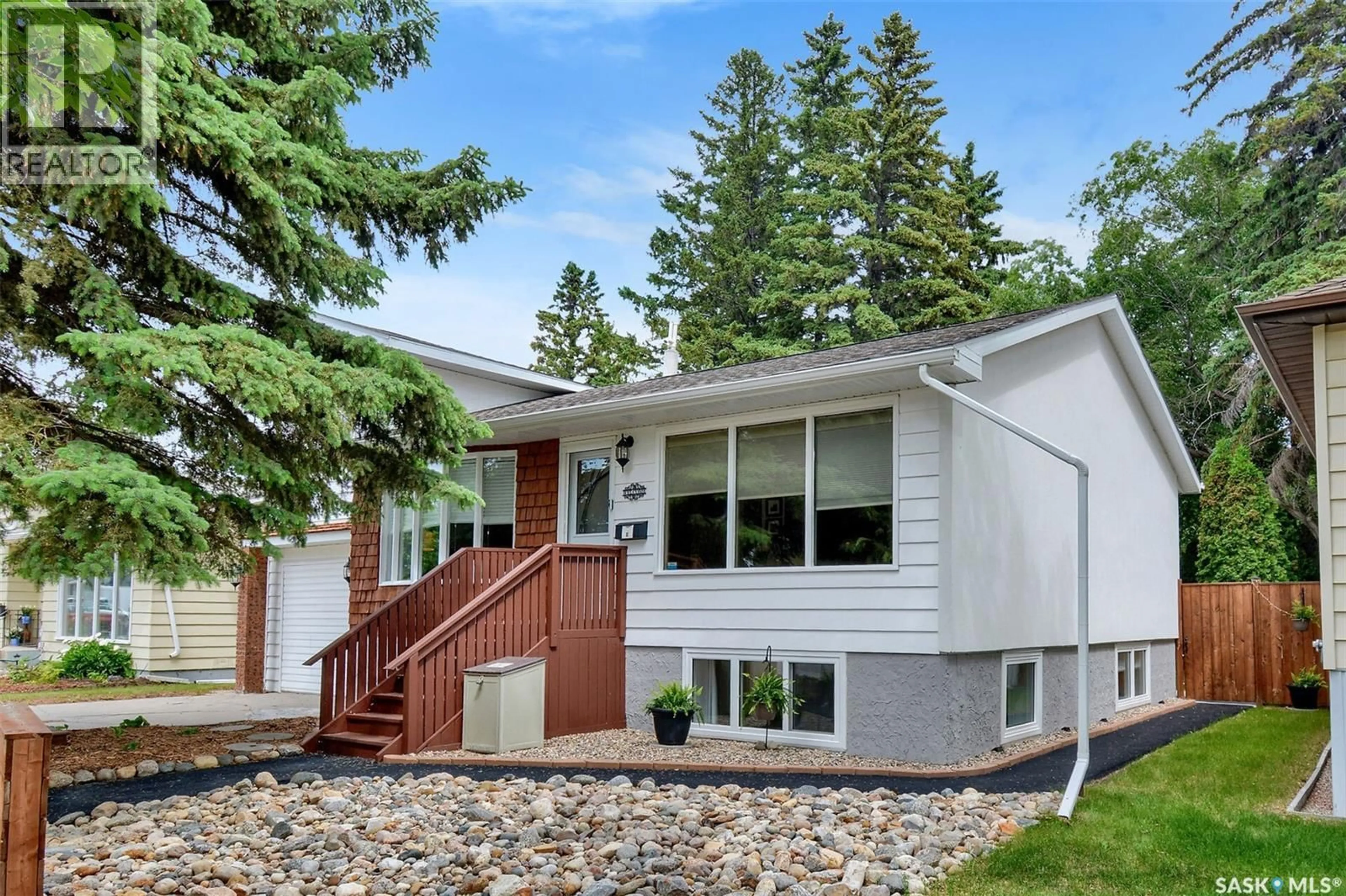 Home with vinyl exterior material, street for 510 R AVENUE N, Saskatoon Saskatchewan S7L2Z2