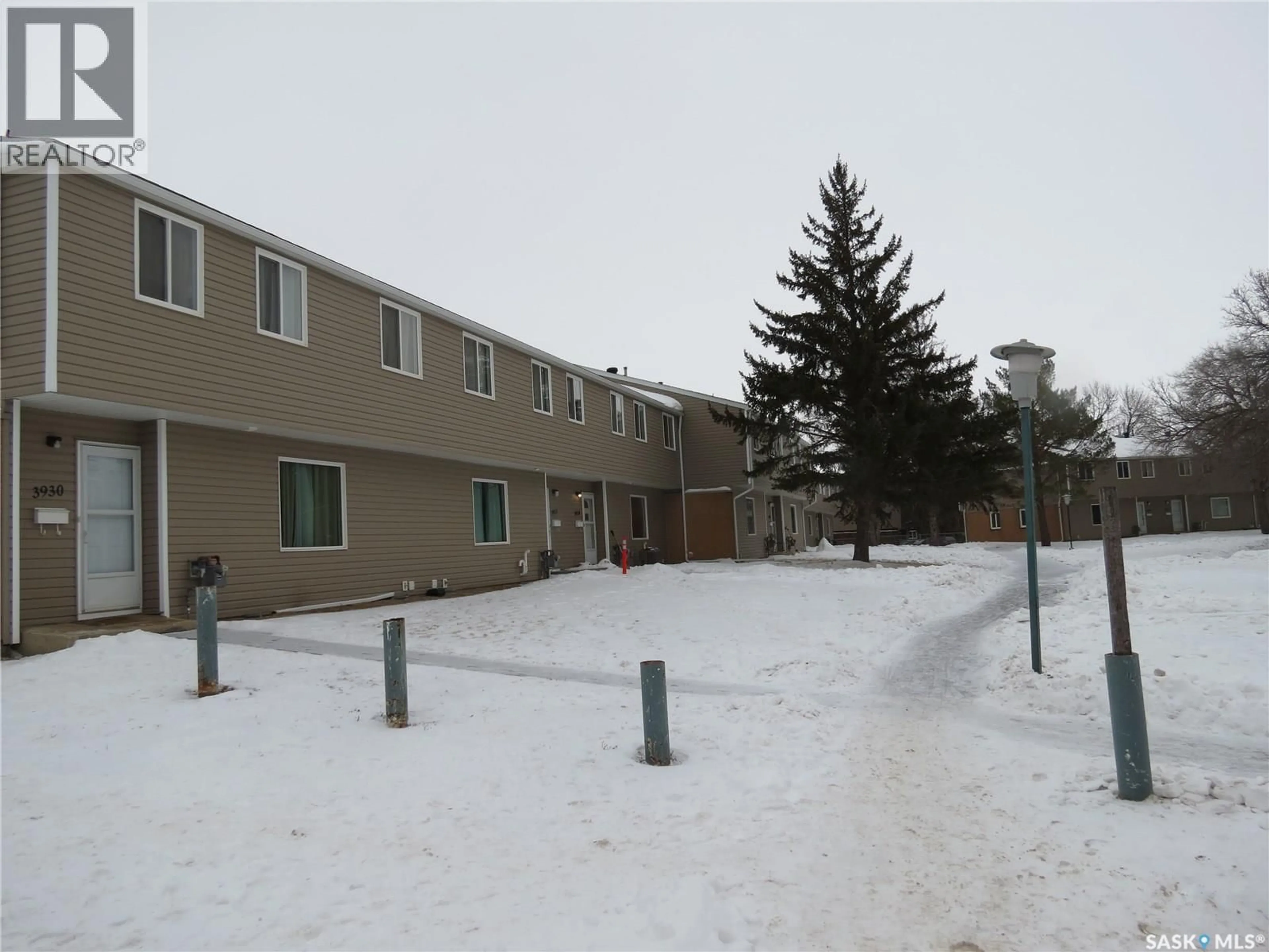 Patio, unknown for 3926 CASTLE ROAD, Regina Saskatchewan S4S6A4