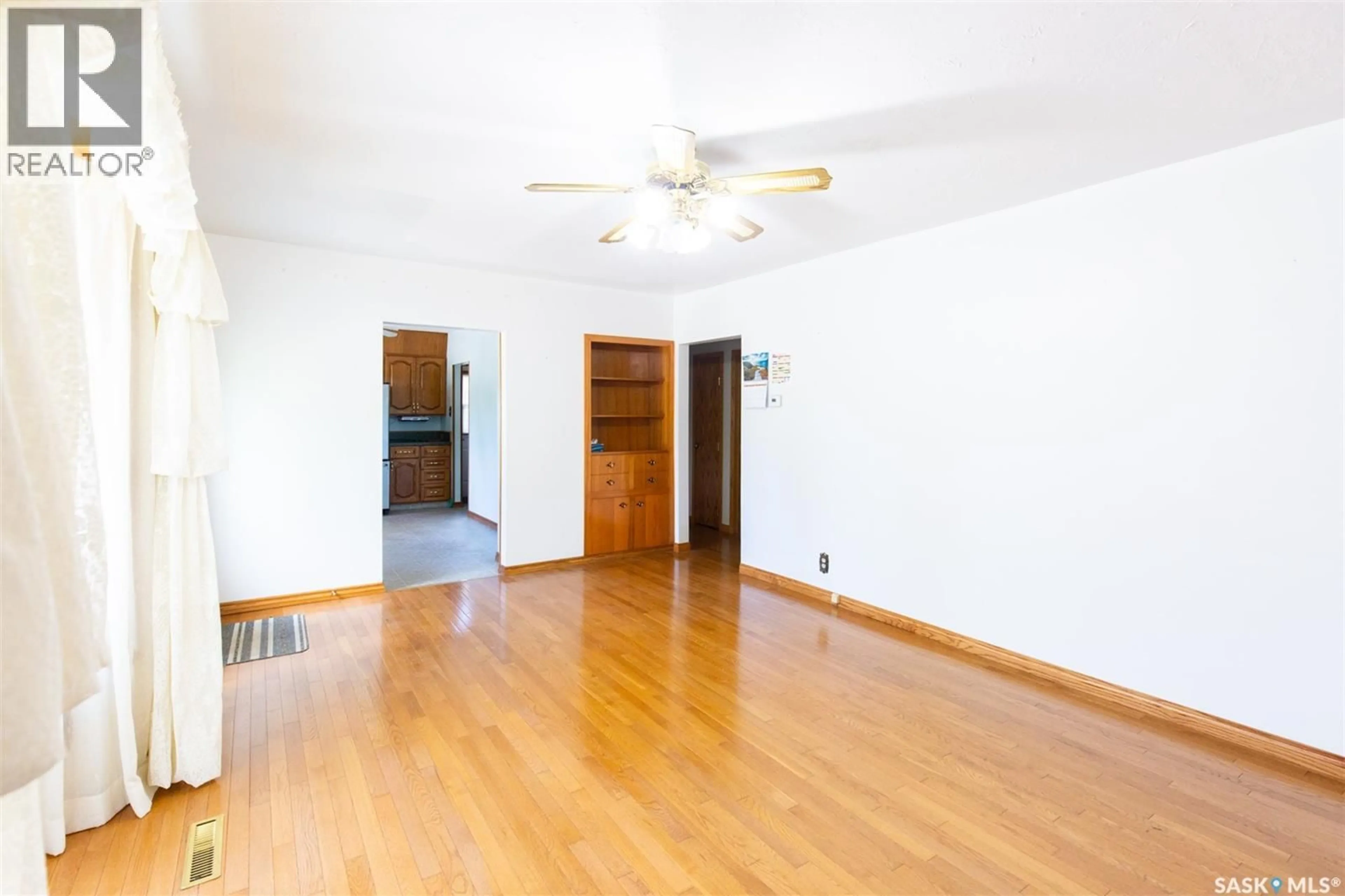 A pic of a room for 1135 CARIBOU STREET, Moose Jaw Saskatchewan S6H2L8