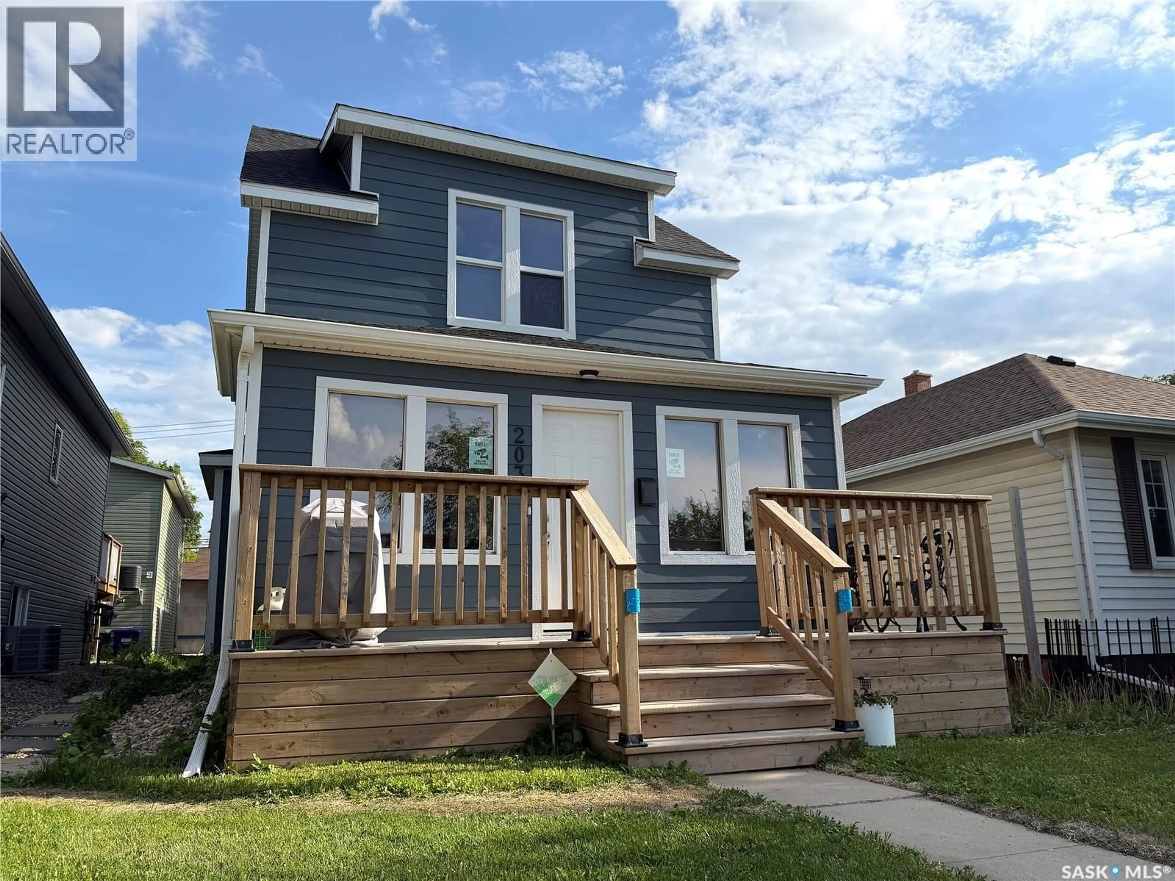 Home with vinyl exterior material, street for 203 8TH STREET, Saskatoon Saskatchewan S7M0B7