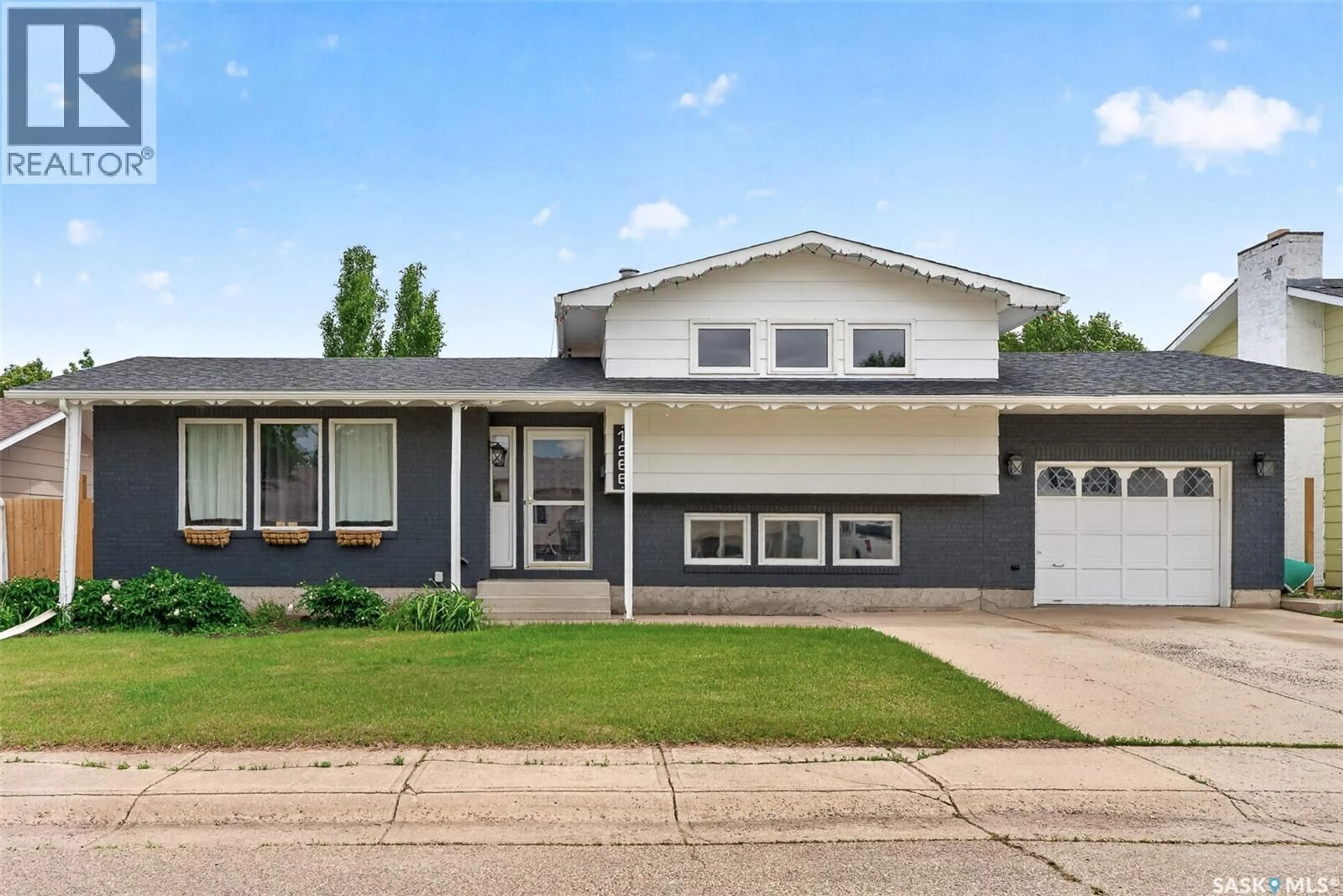 Home with vinyl exterior material, street for 1266 MAYBERY CRESCENT, Moose Jaw Saskatchewan S6H7B4