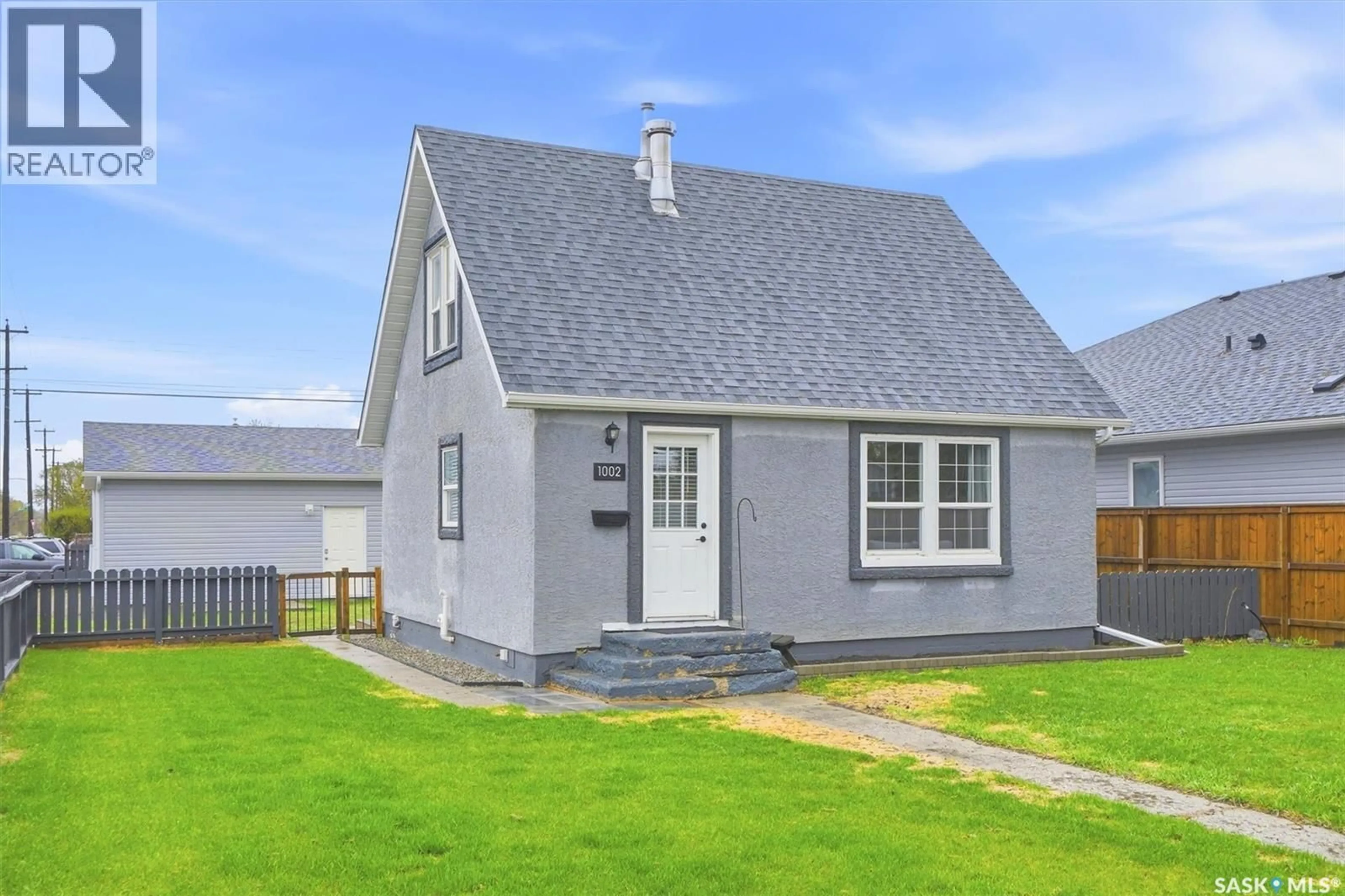 Home with vinyl exterior material, street for 1002 O AVENUE, Saskatoon Saskatchewan S7M2T2