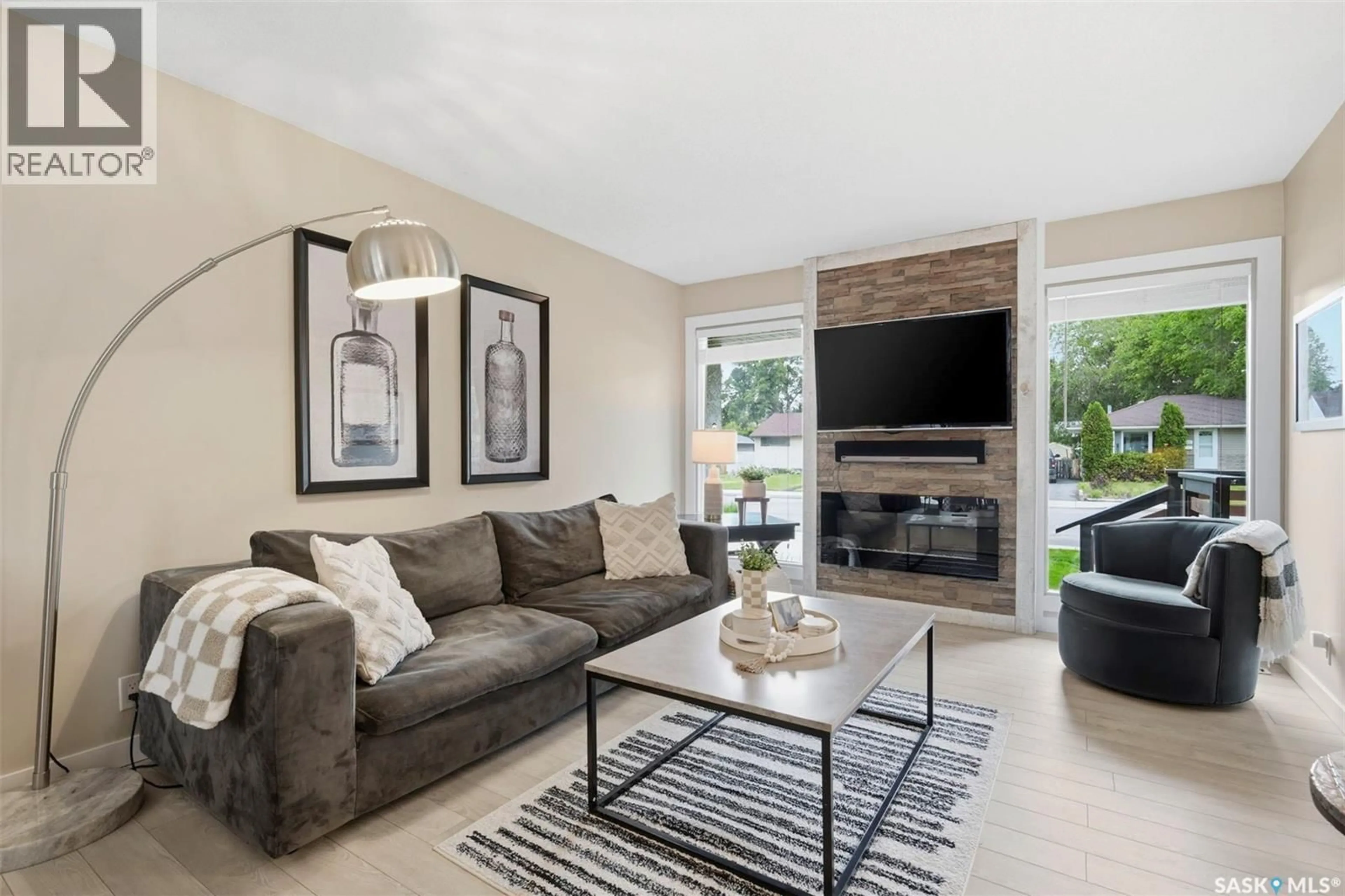 Living room with furniture, unknown for 2313 DUFFERIN AVENUE, Saskatoon Saskatchewan S7J1C1