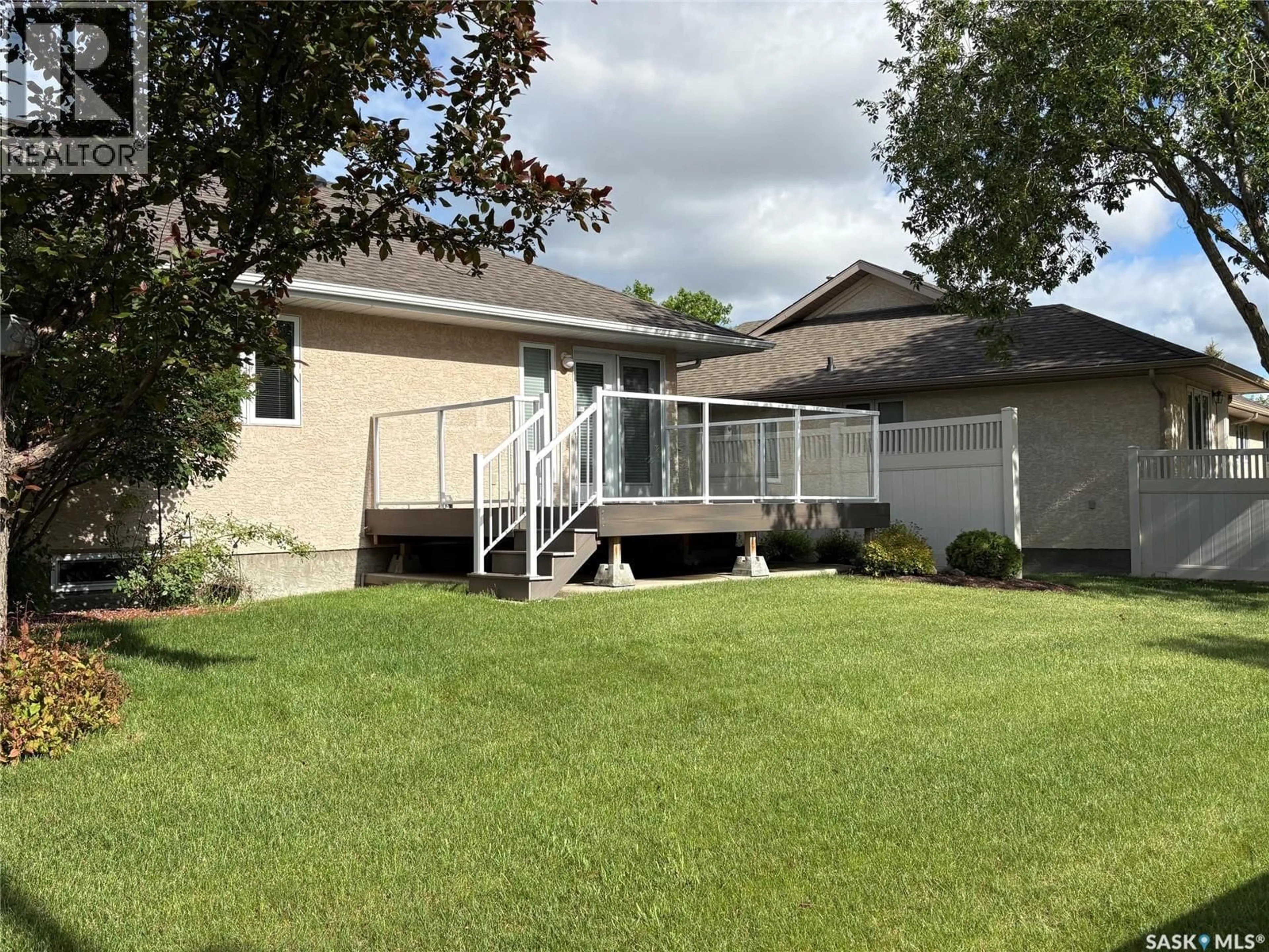 Home with vinyl exterior material, water/lake/river/ocean view for 330 - 27 STODOLA COURT, Saskatoon Saskatchewan S7N4N9
