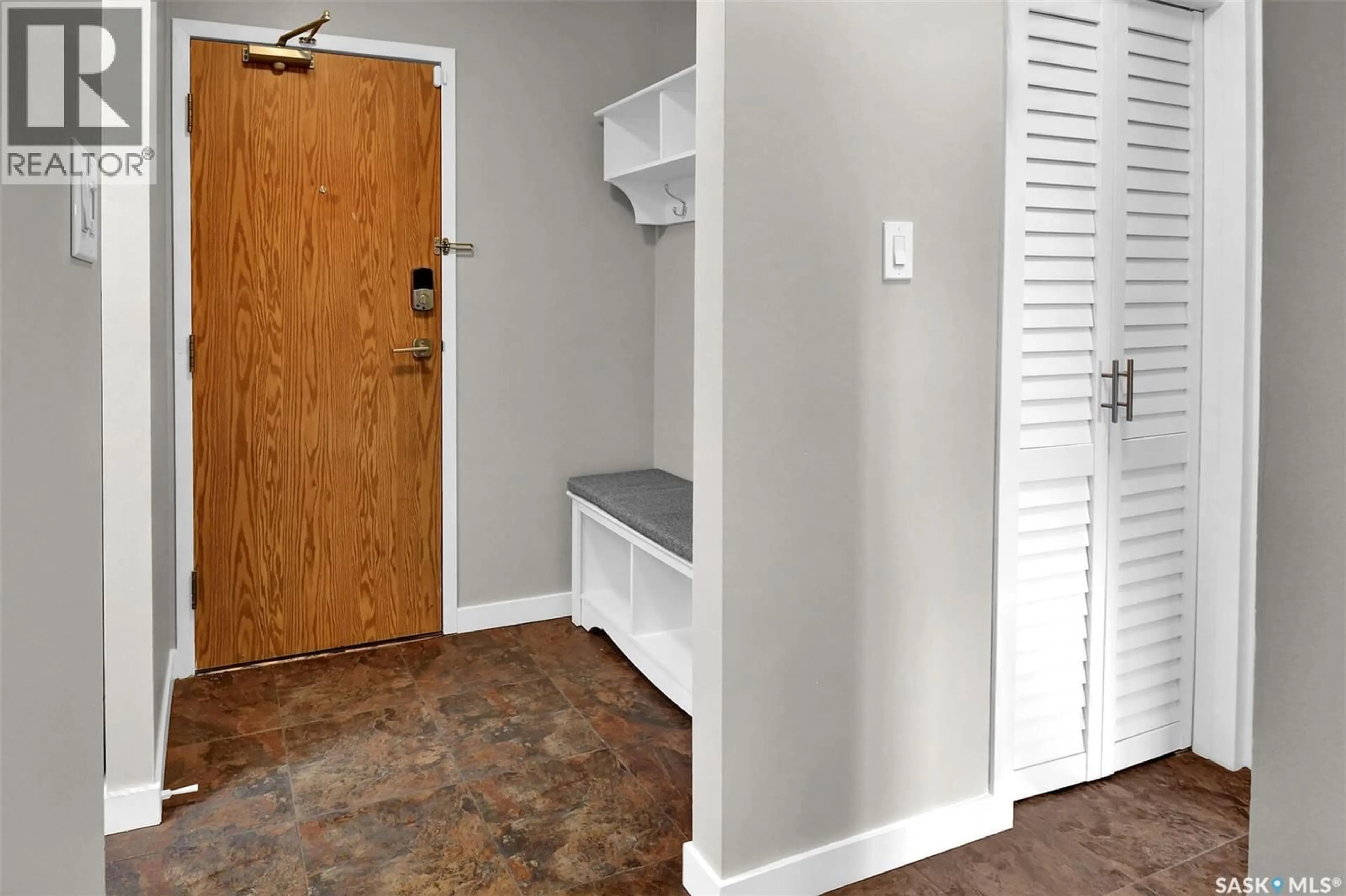 Indoor entryway for 4230 - 318 DEGEER STREET, Saskatoon Saskatchewan S7H5G9