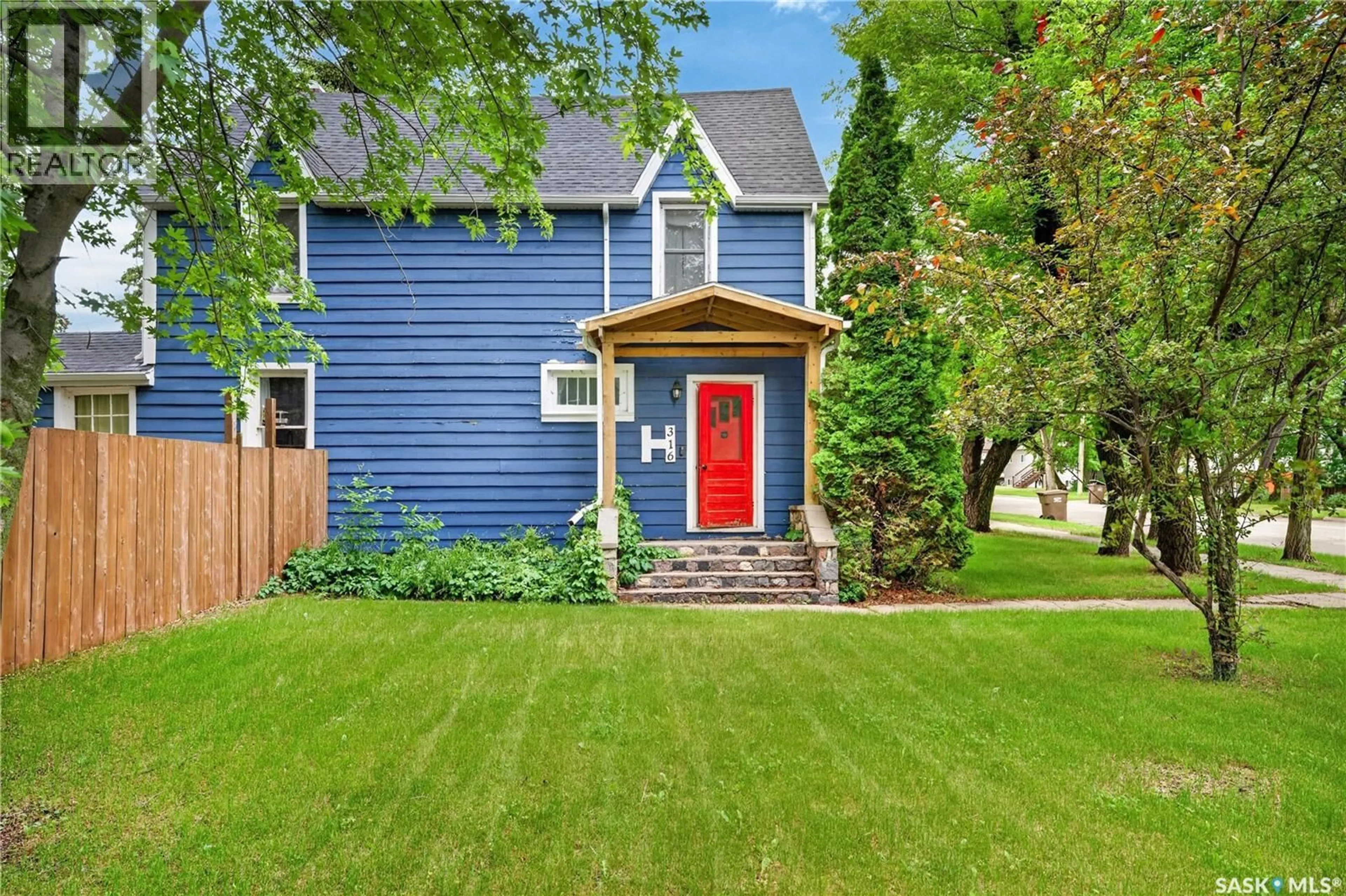 Home with vinyl exterior material, street for 316 BARTLETT AVENUE, Kinistino Saskatchewan S0J1H0