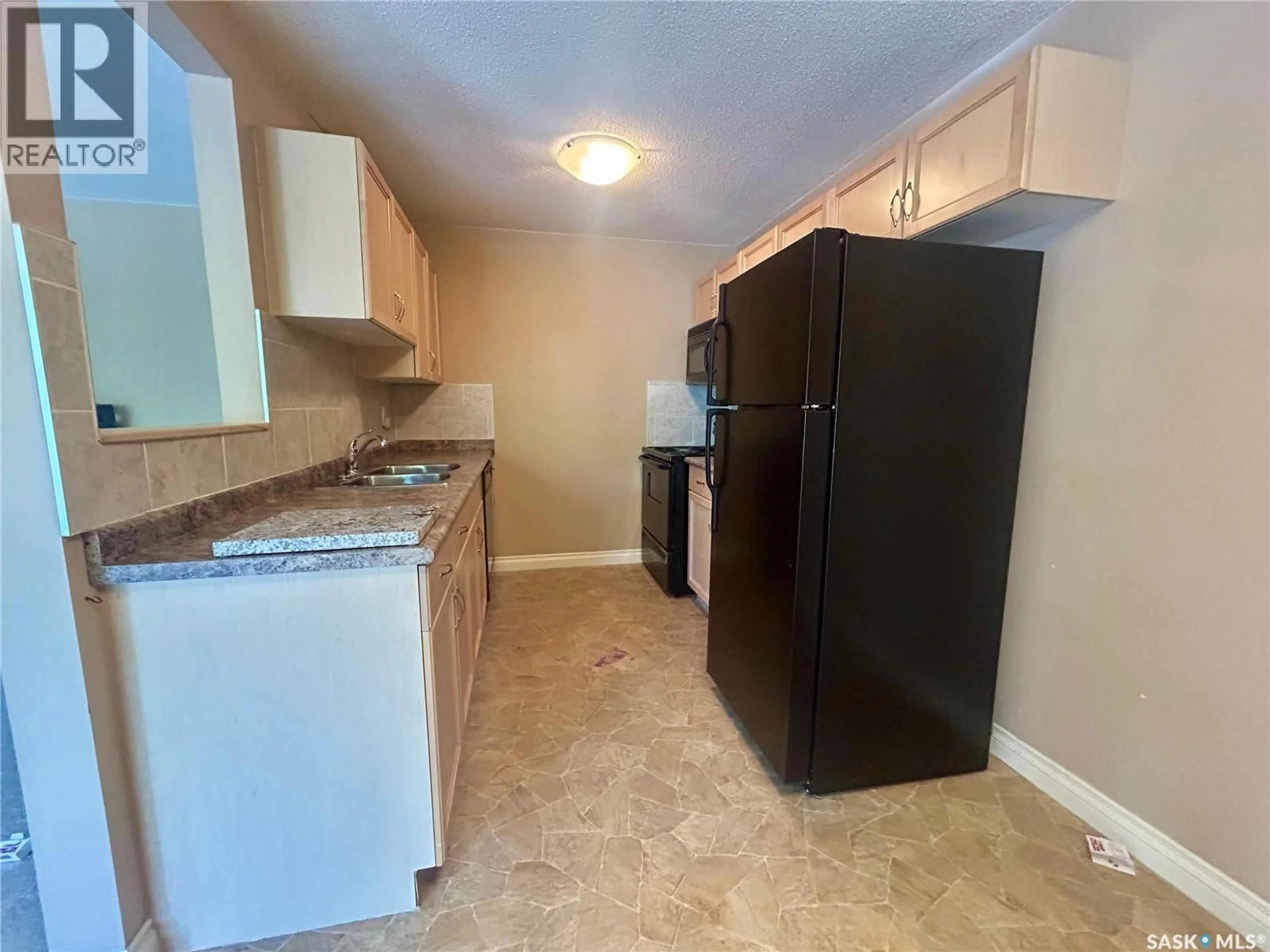 Standard kitchen, unknown for 13 - 1811 8TH AVENUE, Regina Saskatchewan S4R0G5