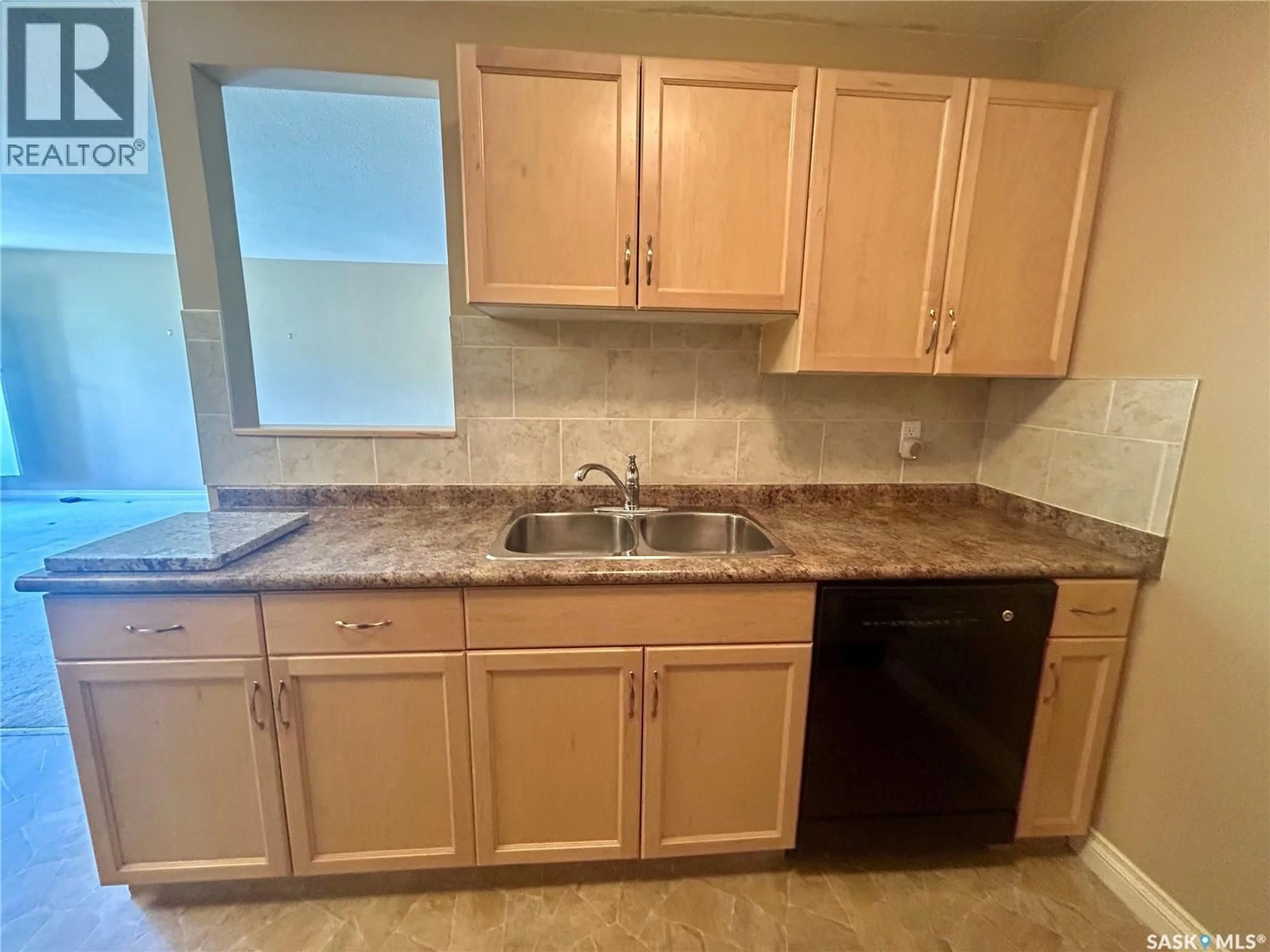 Standard kitchen, unknown for 13 - 1811 8TH AVENUE, Regina Saskatchewan S4R0G5