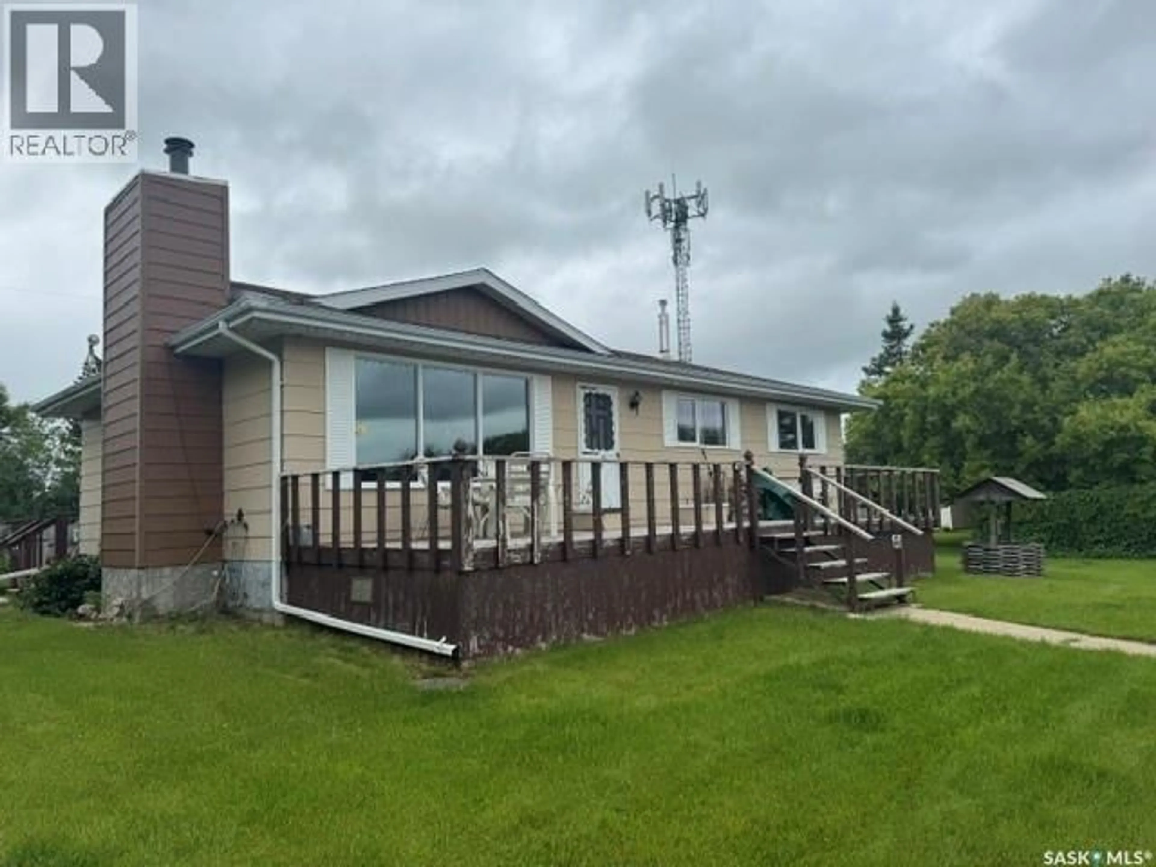 A pic from outside/outdoor area/front of a property/back of a property/a pic from drone, unknown for 350 103RD STREET, Battle River Rm No. 438 Saskatchewan S0M0P0