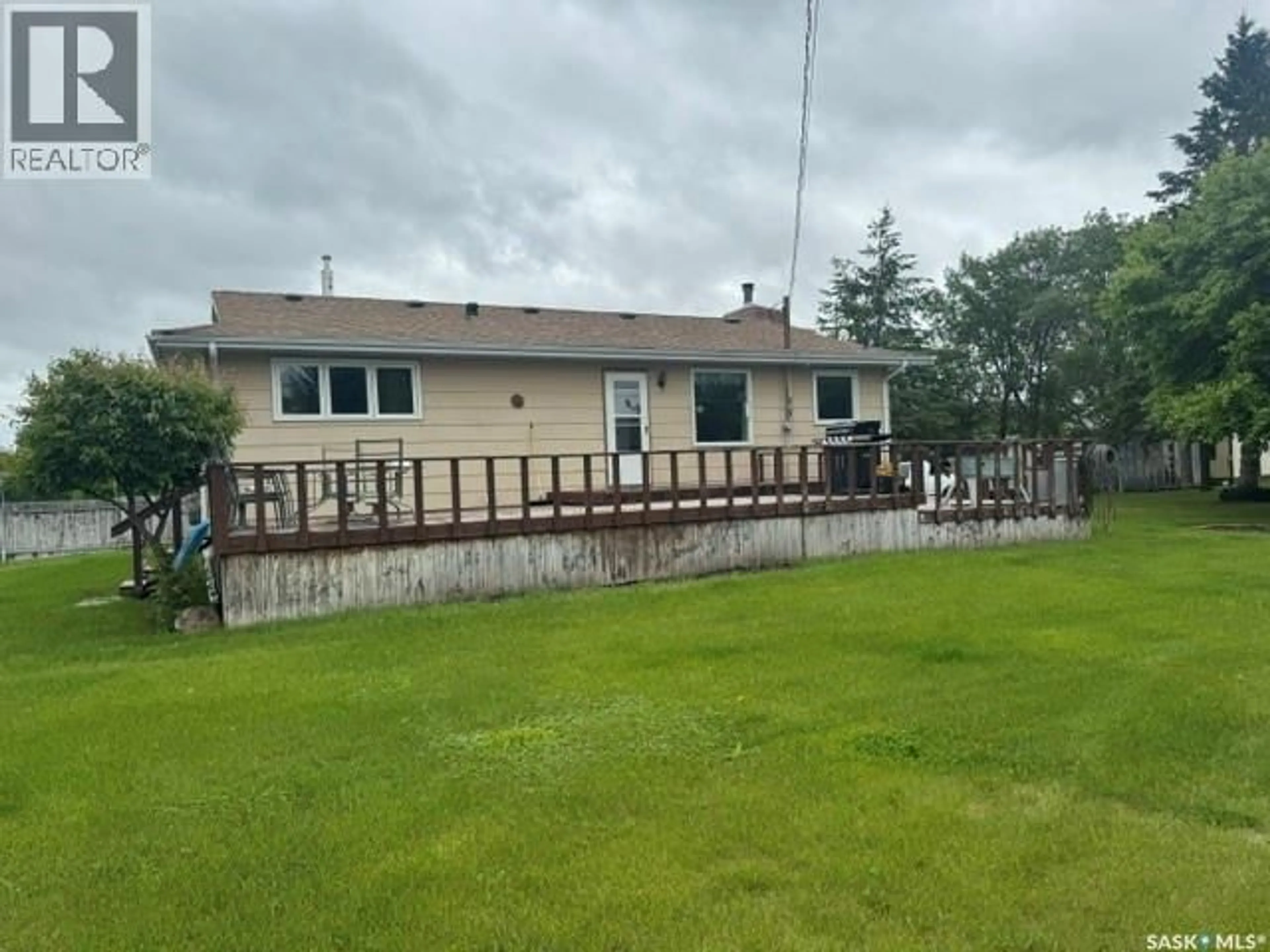 A pic from outside/outdoor area/front of a property/back of a property/a pic from drone, building for 350 103RD STREET, Battle River Rm No. 438 Saskatchewan S0M0P0