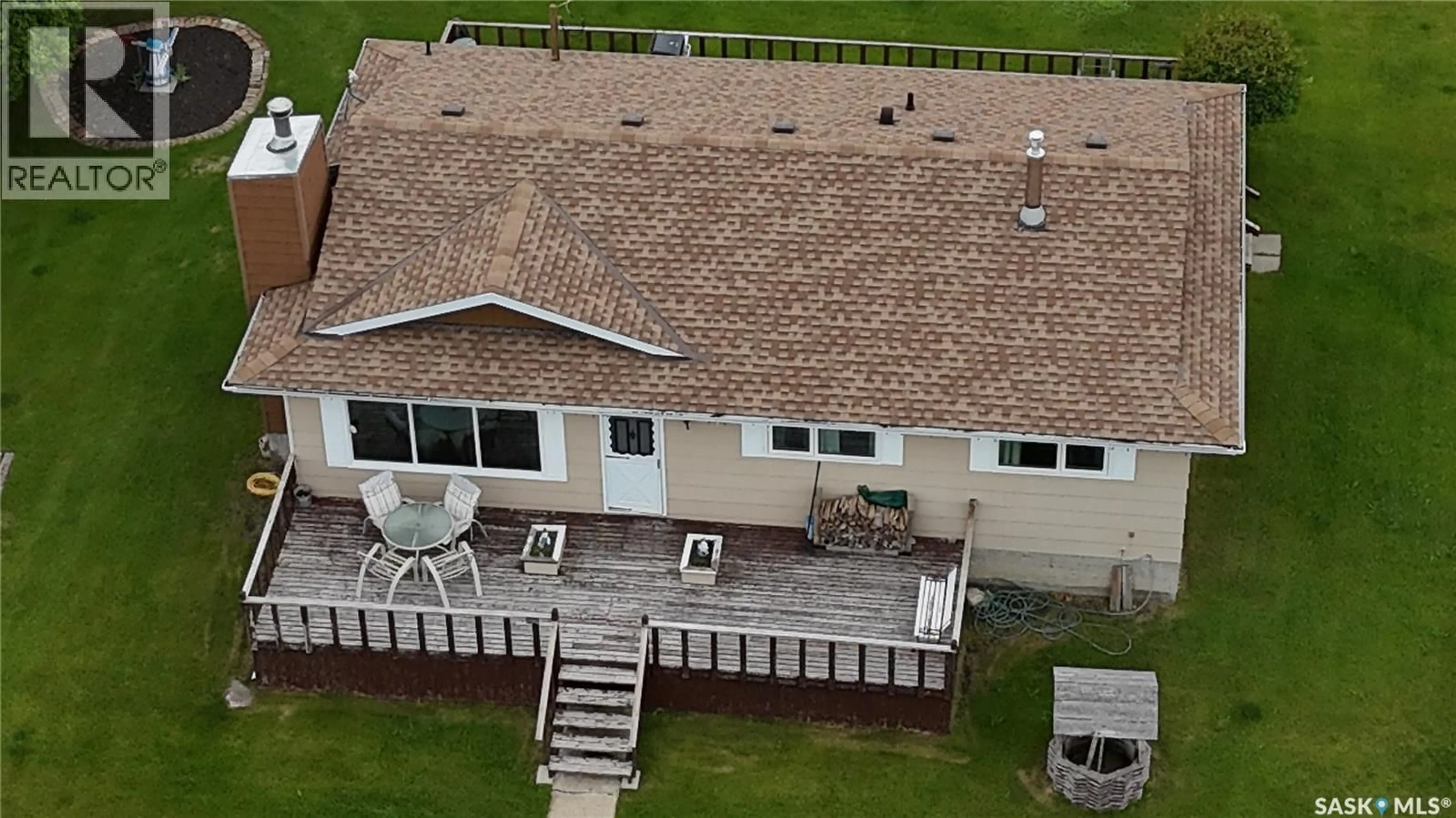 A pic from outside/outdoor area/front of a property/back of a property/a pic from drone, building for 350 103RD STREET, Battle River Rm No. 438 Saskatchewan S0M0P0