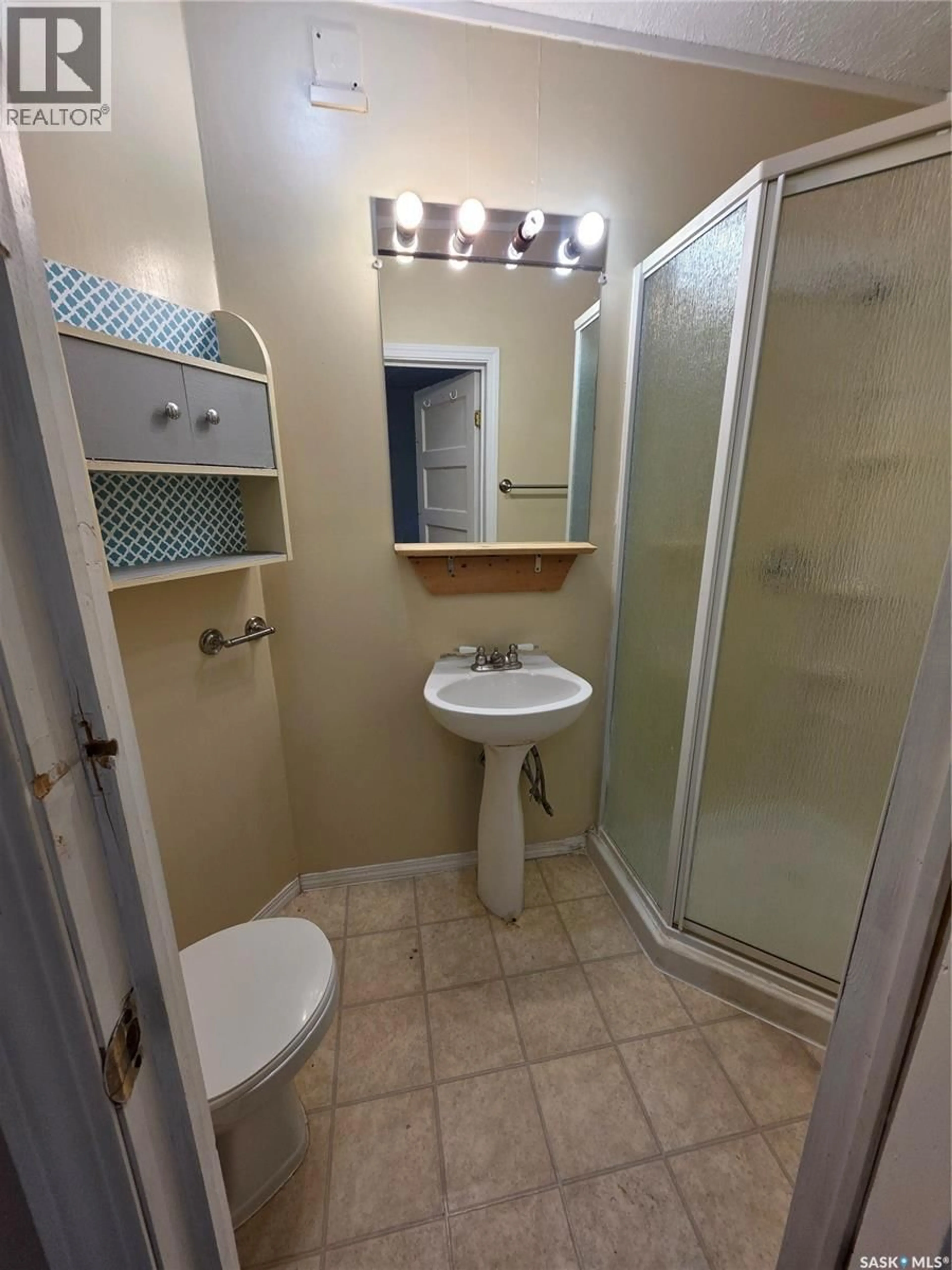 Standard bathroom, unknown for 838 1ST STREET, Estevan Saskatchewan S4A0G3