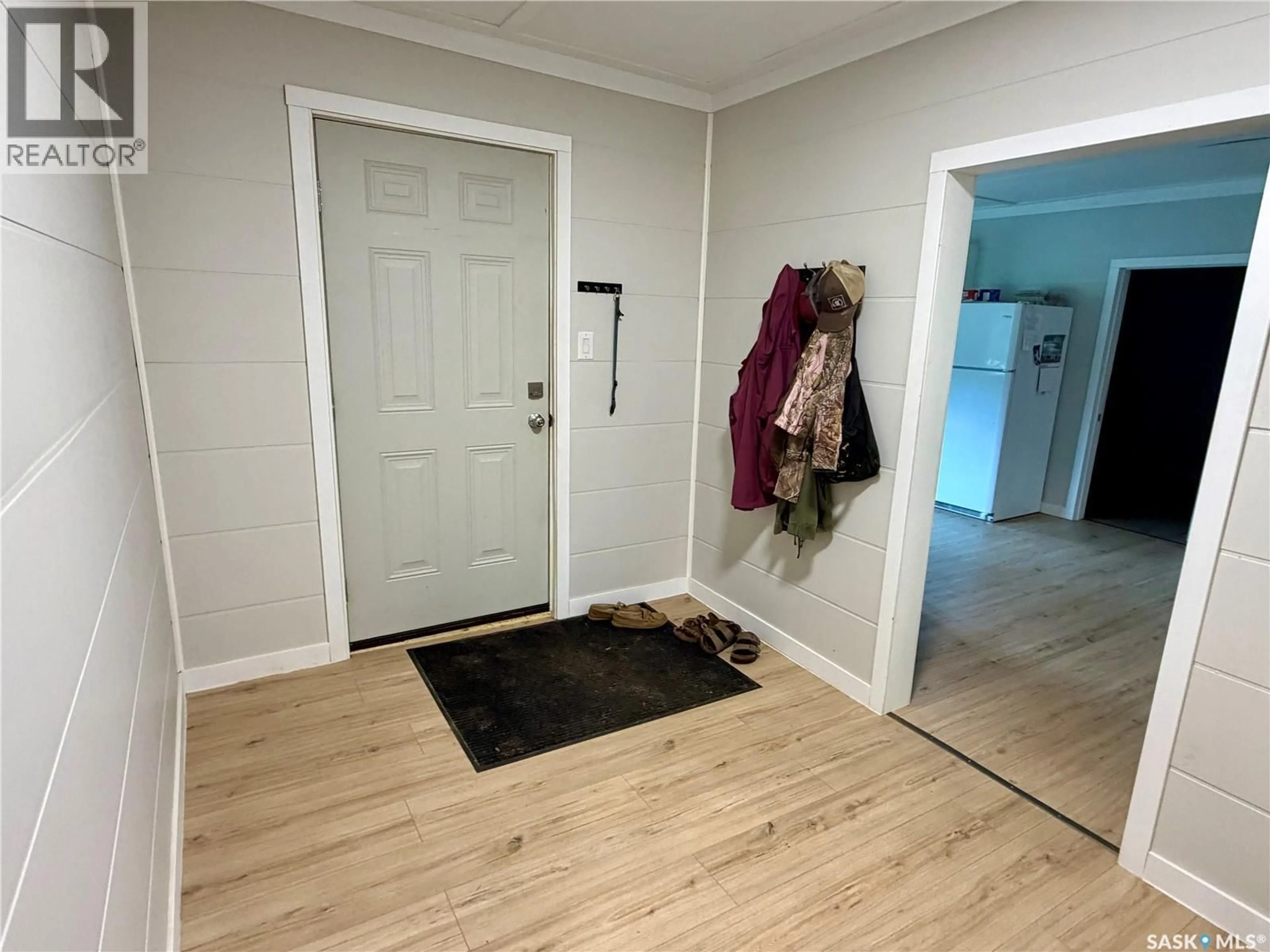 Indoor entryway for 208 2ND STREET, Medstead Saskatchewan S0M1W0